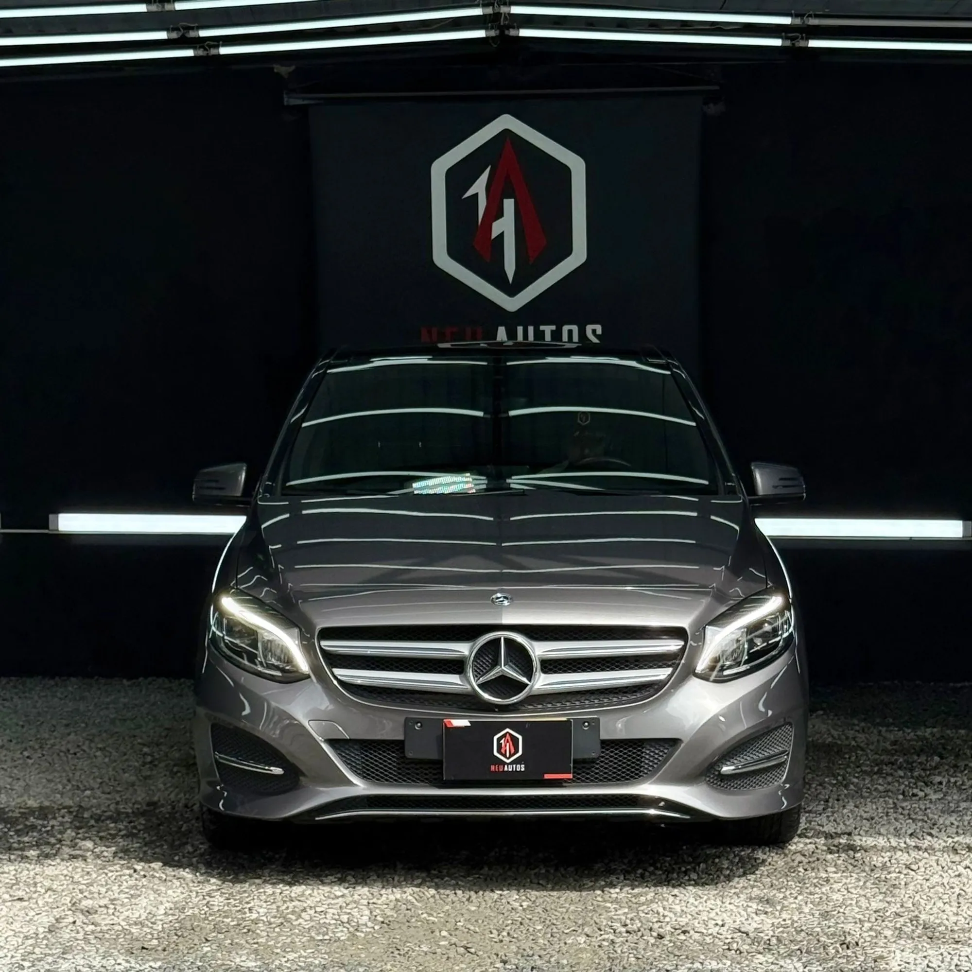 MERCEDES BENZ B 180 2019