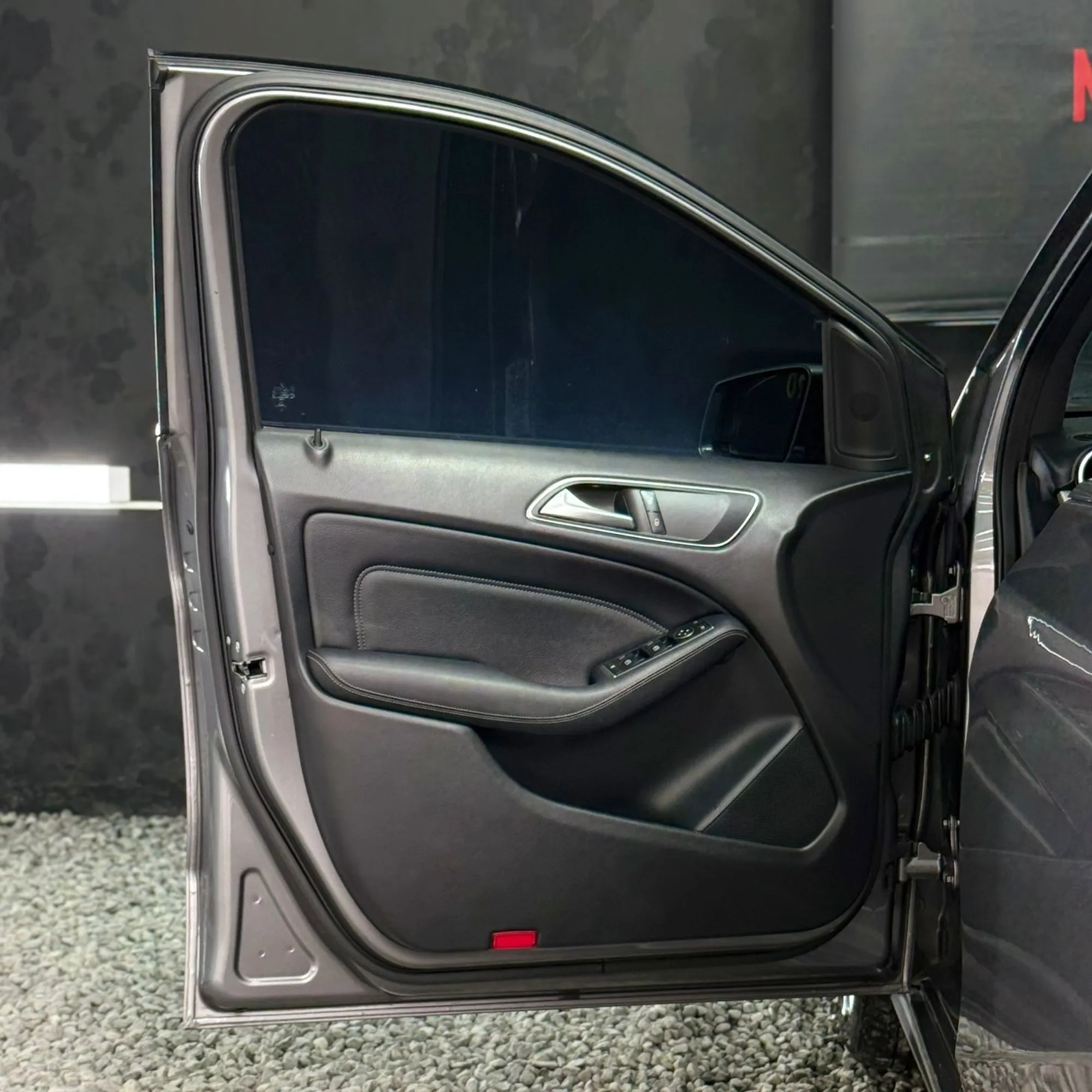 MERCEDES BENZ B 180 2019