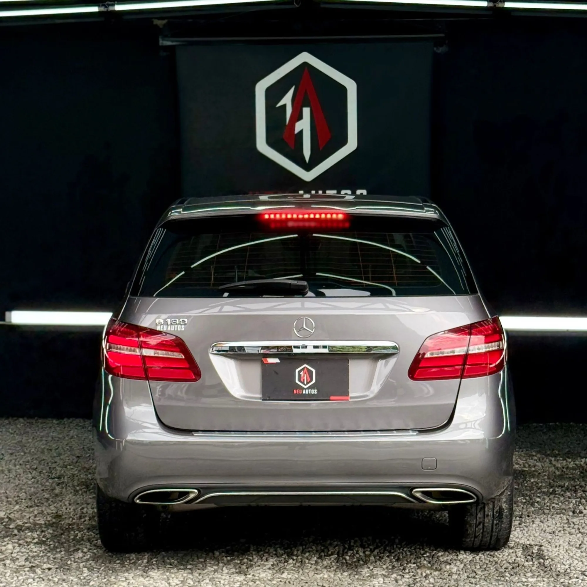 MERCEDES BENZ B 180 2019