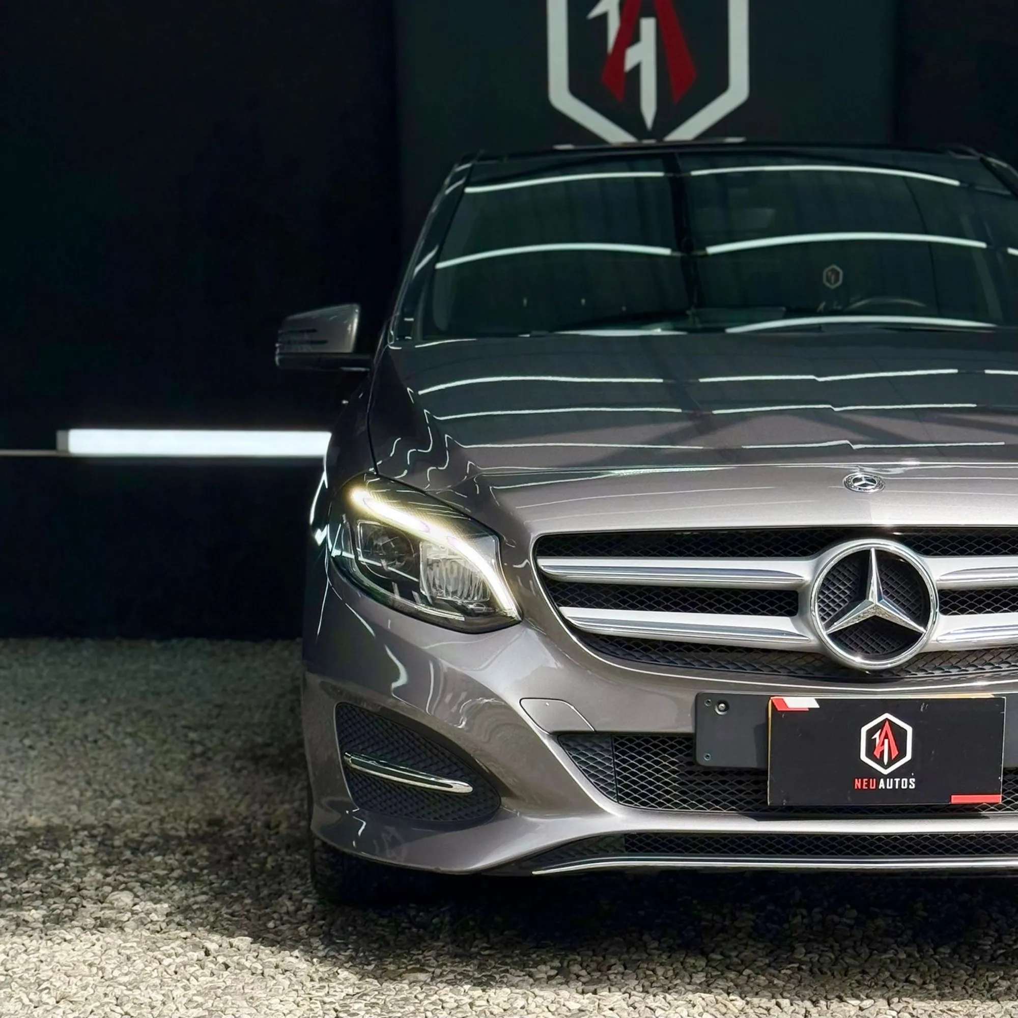 MERCEDES BENZ B 180 2019