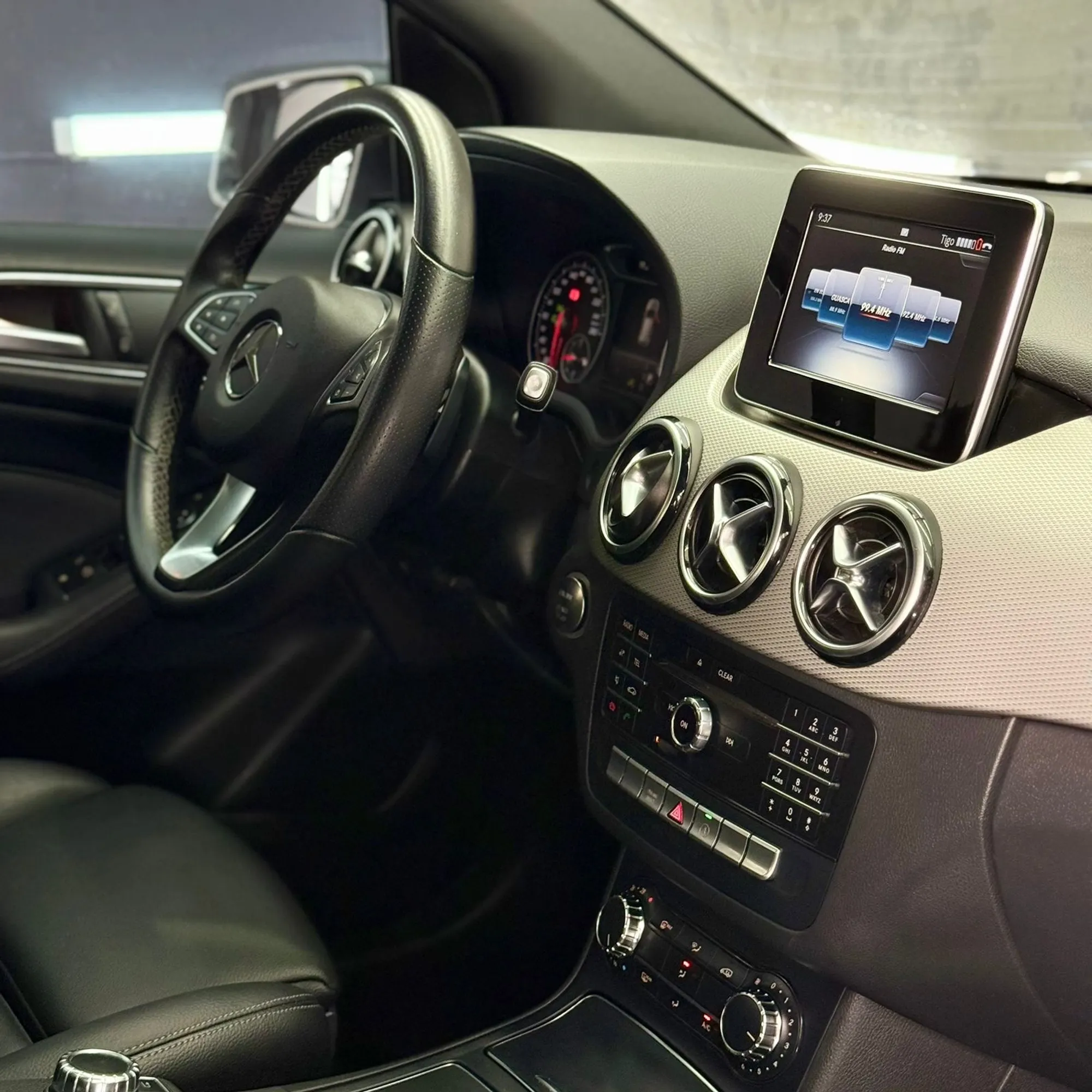 MERCEDES BENZ B 180 2019
