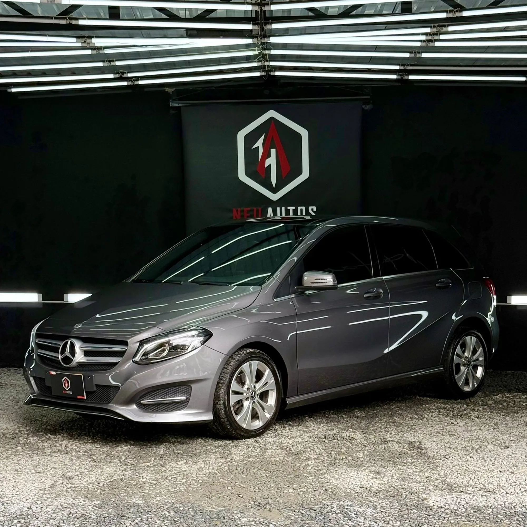 MERCEDES BENZ B 180 2019