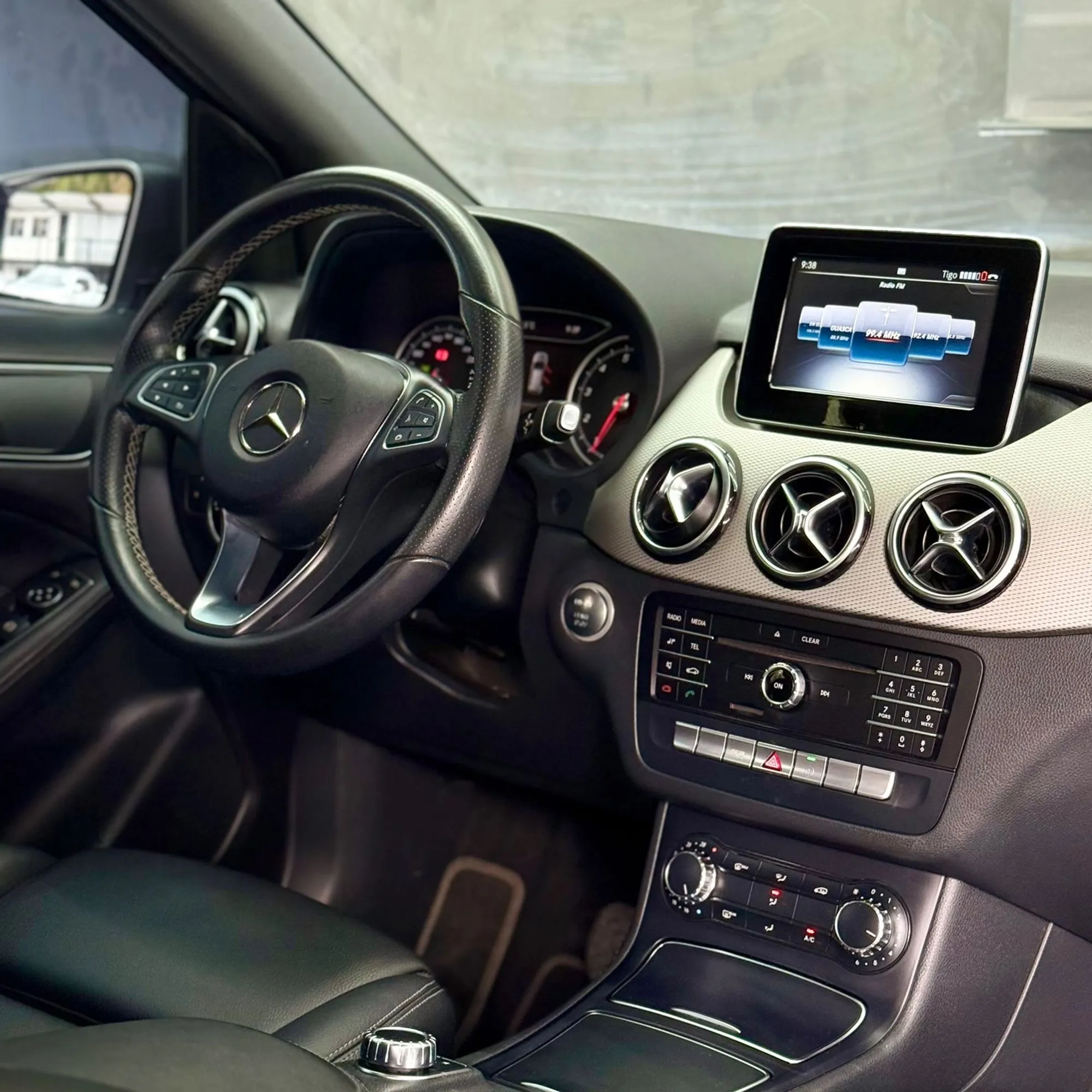 MERCEDES BENZ B 180 2019