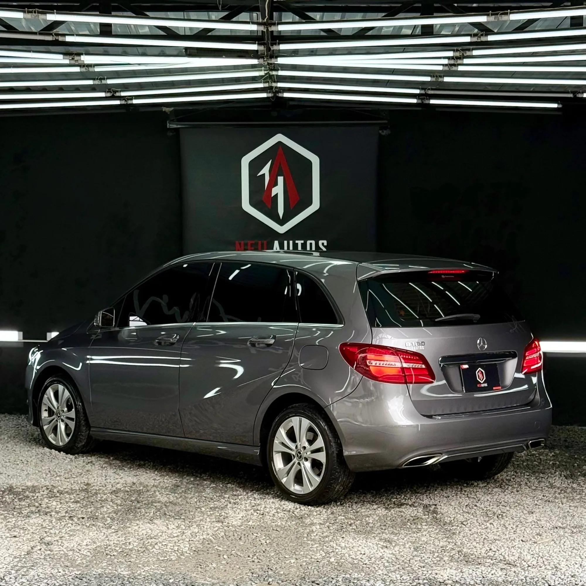 MERCEDES BENZ B 180 2019