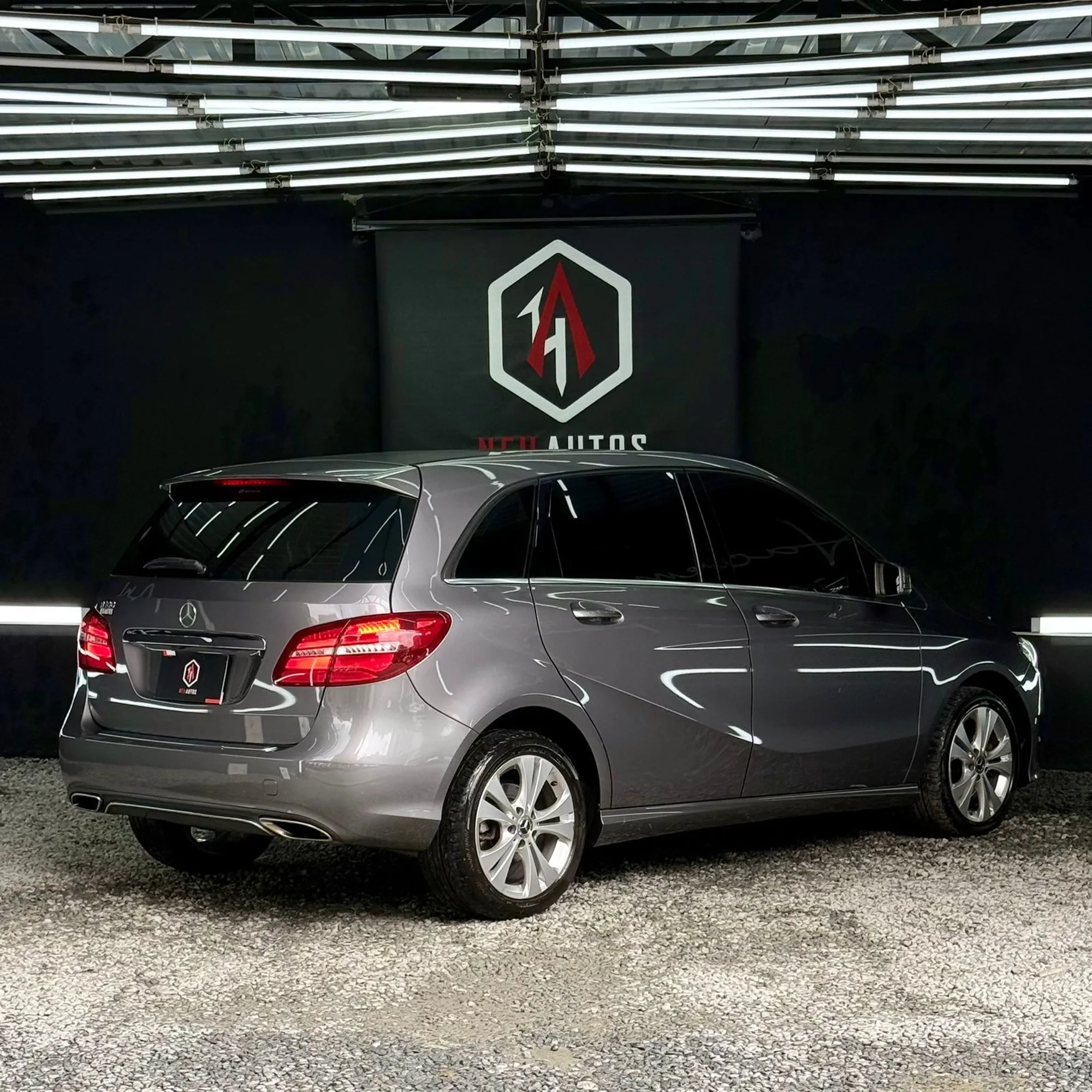 MERCEDES BENZ B 180 2019
