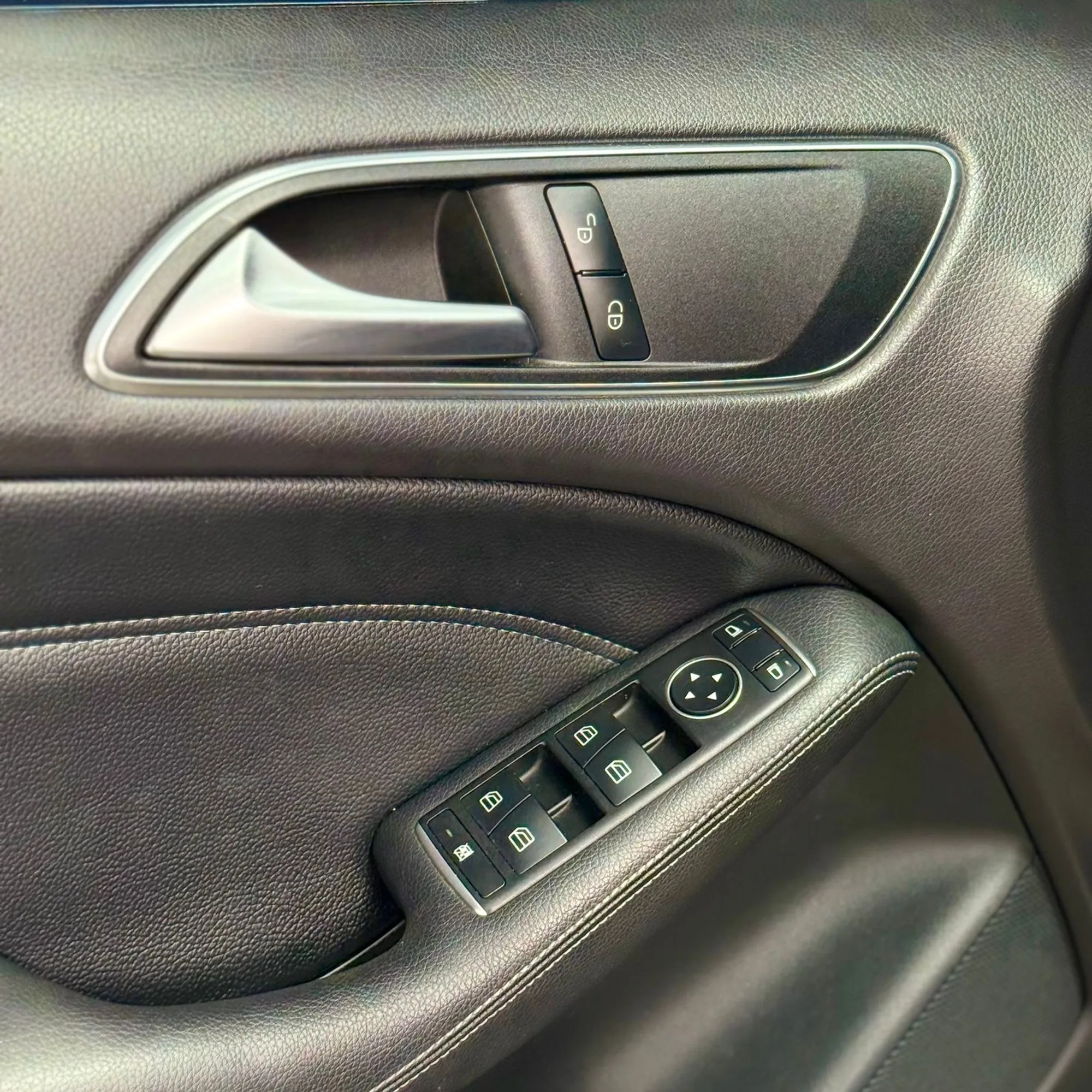 MERCEDES BENZ B 180 2019