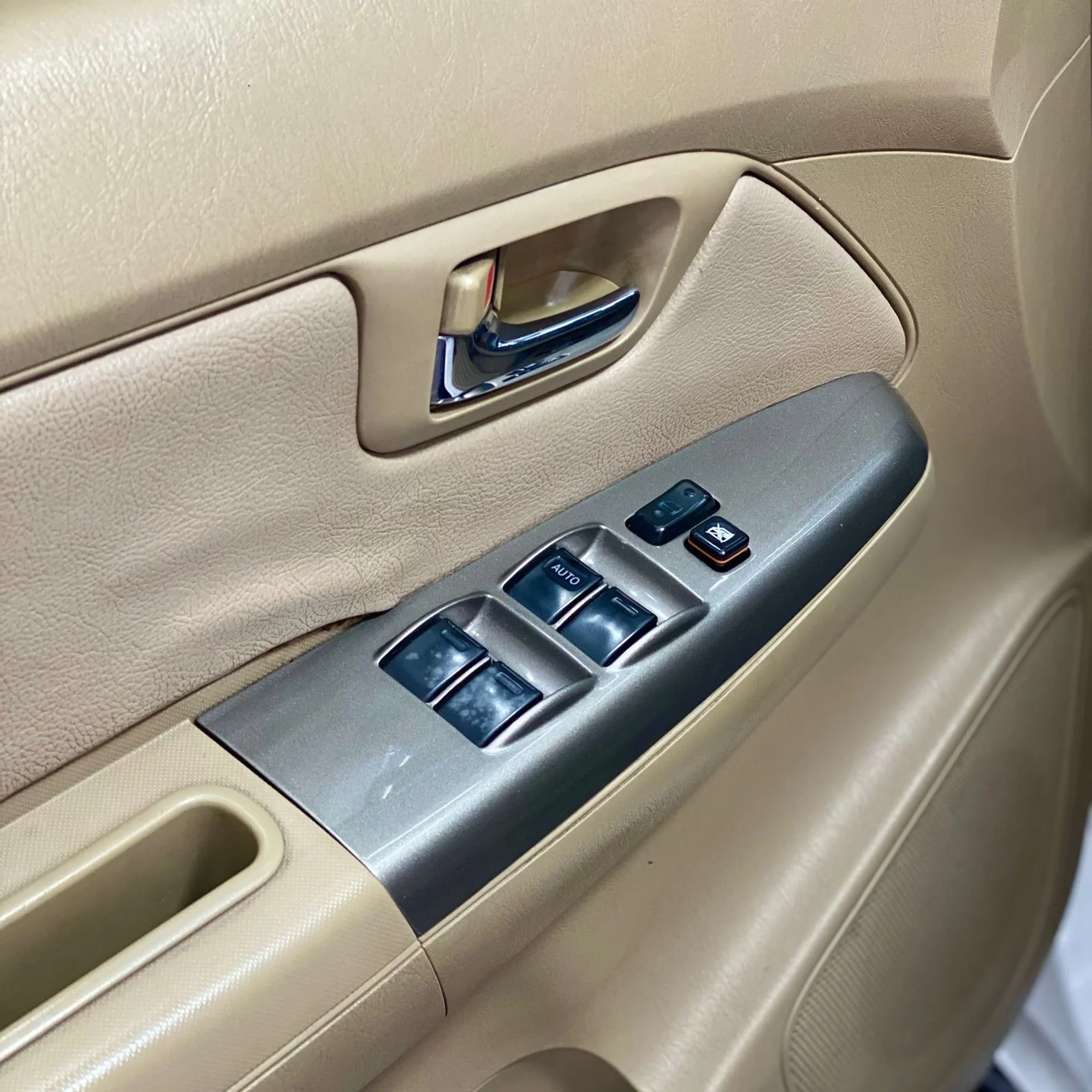 TOYOTA FORTUNER SR5 2011