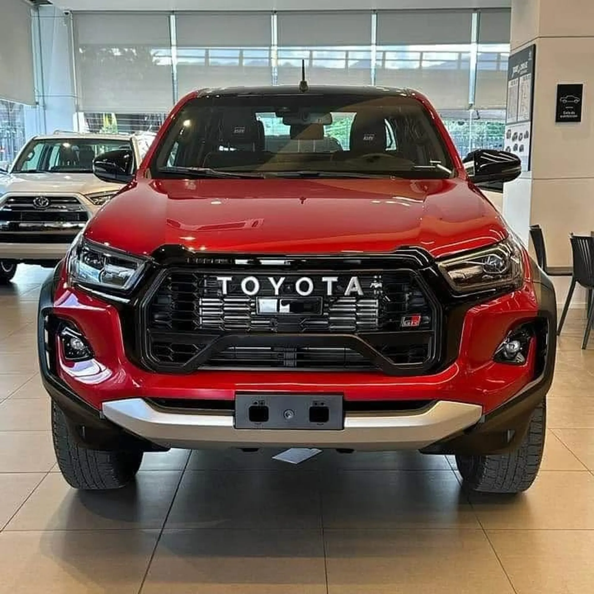Toyota Hilux GR Sport 4X4 DIESEL AT 0 KM DisToyota 