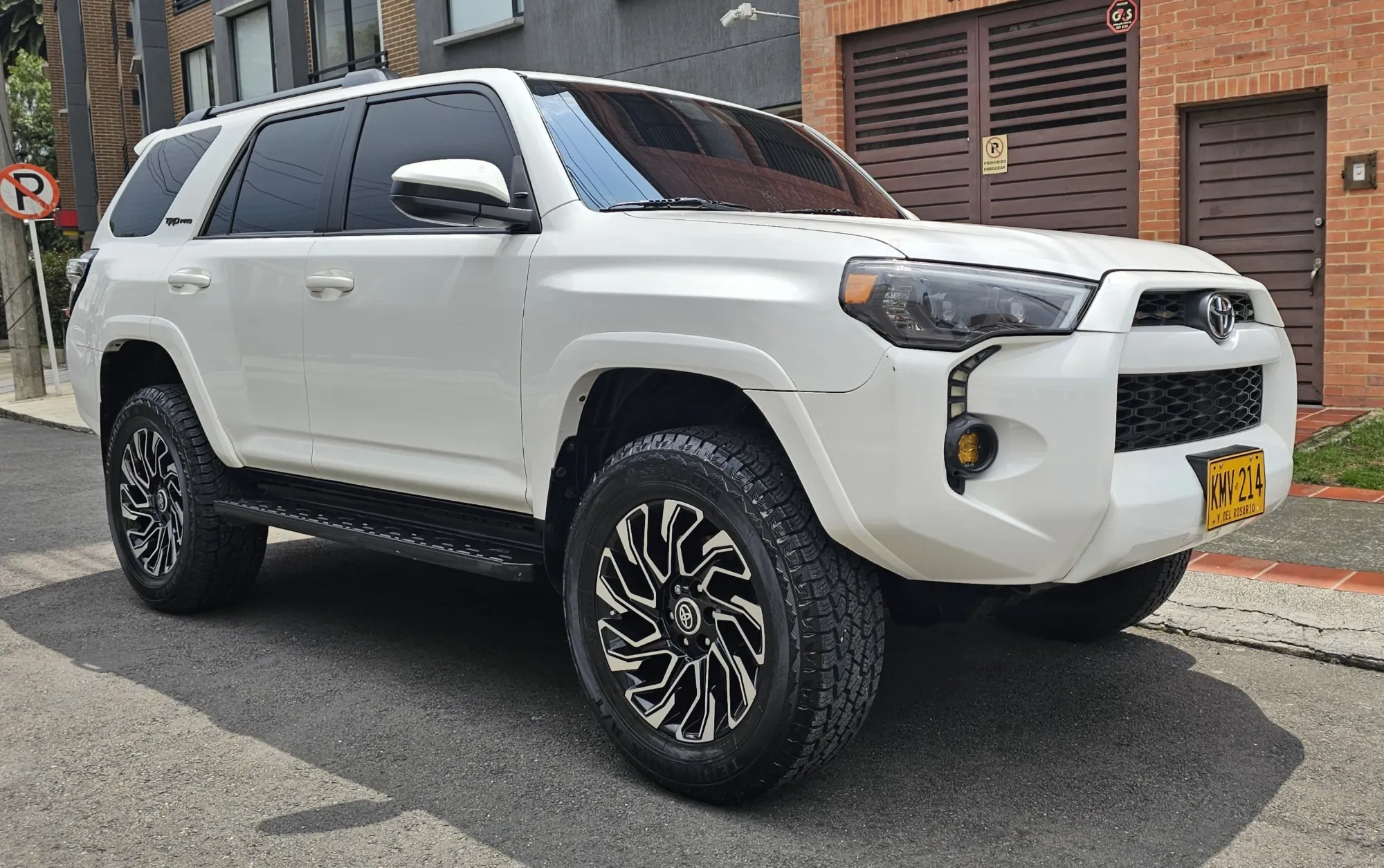 TOYOTA 4RUNNER SR5