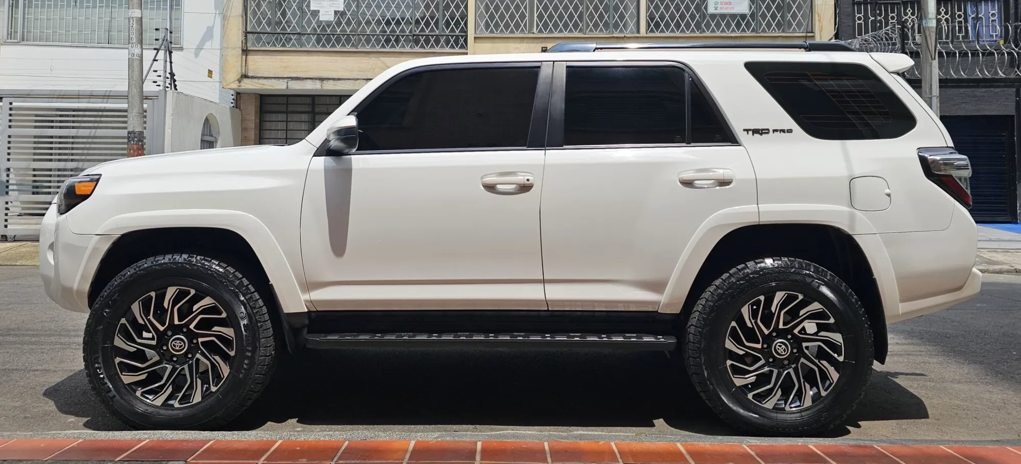 TOYOTA 4RUNNER SR5