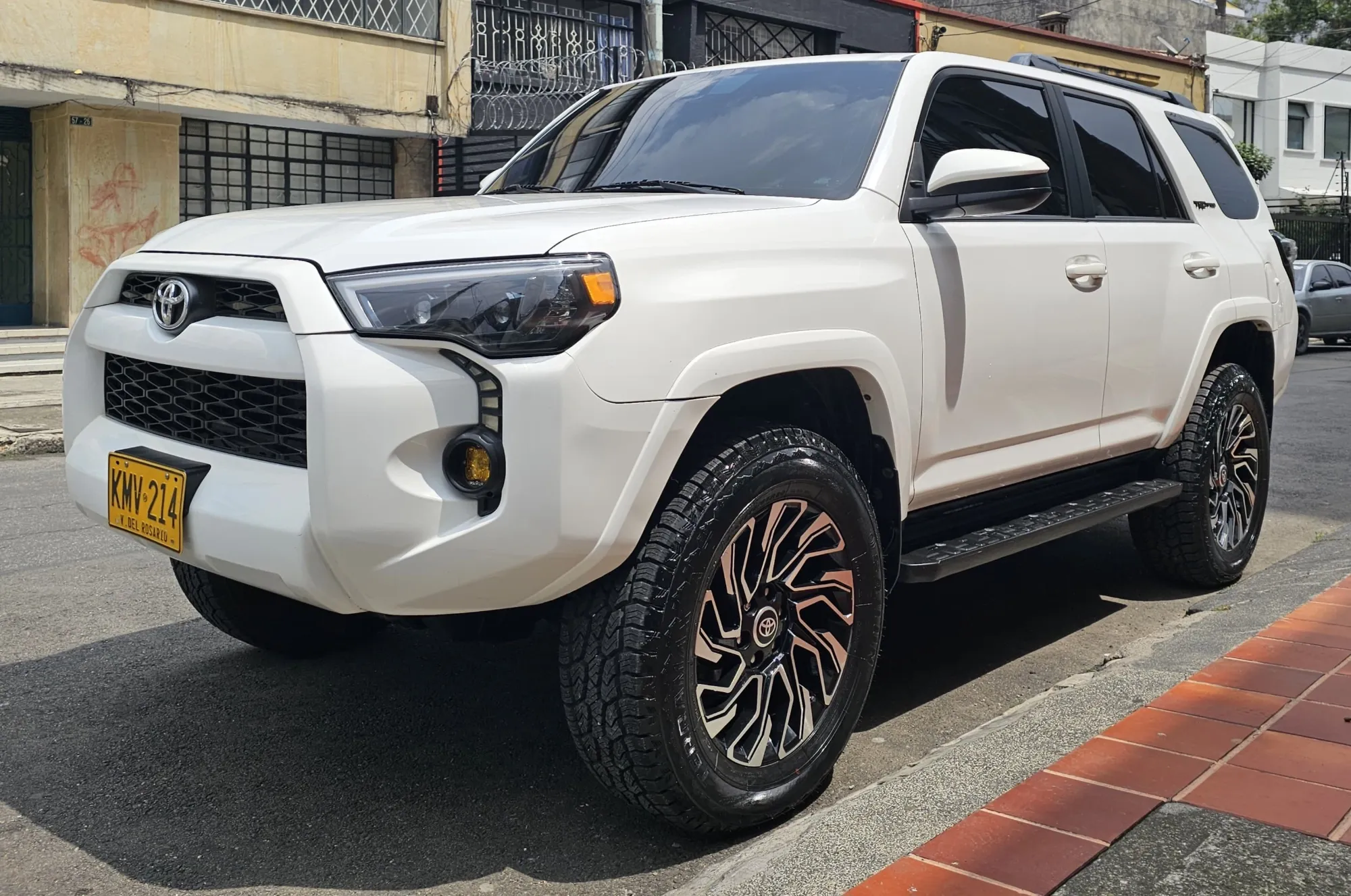 TOYOTA 4RUNNER SR5