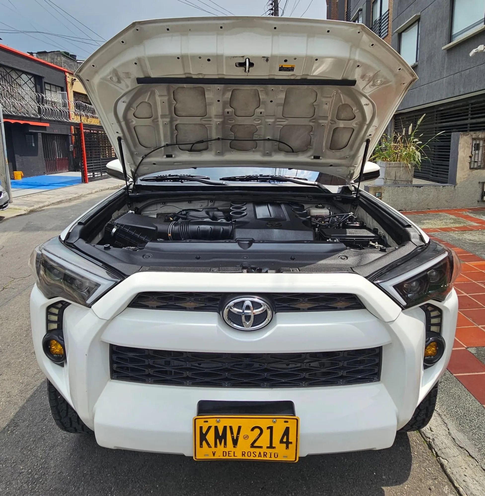 TOYOTA 4RUNNER SR5