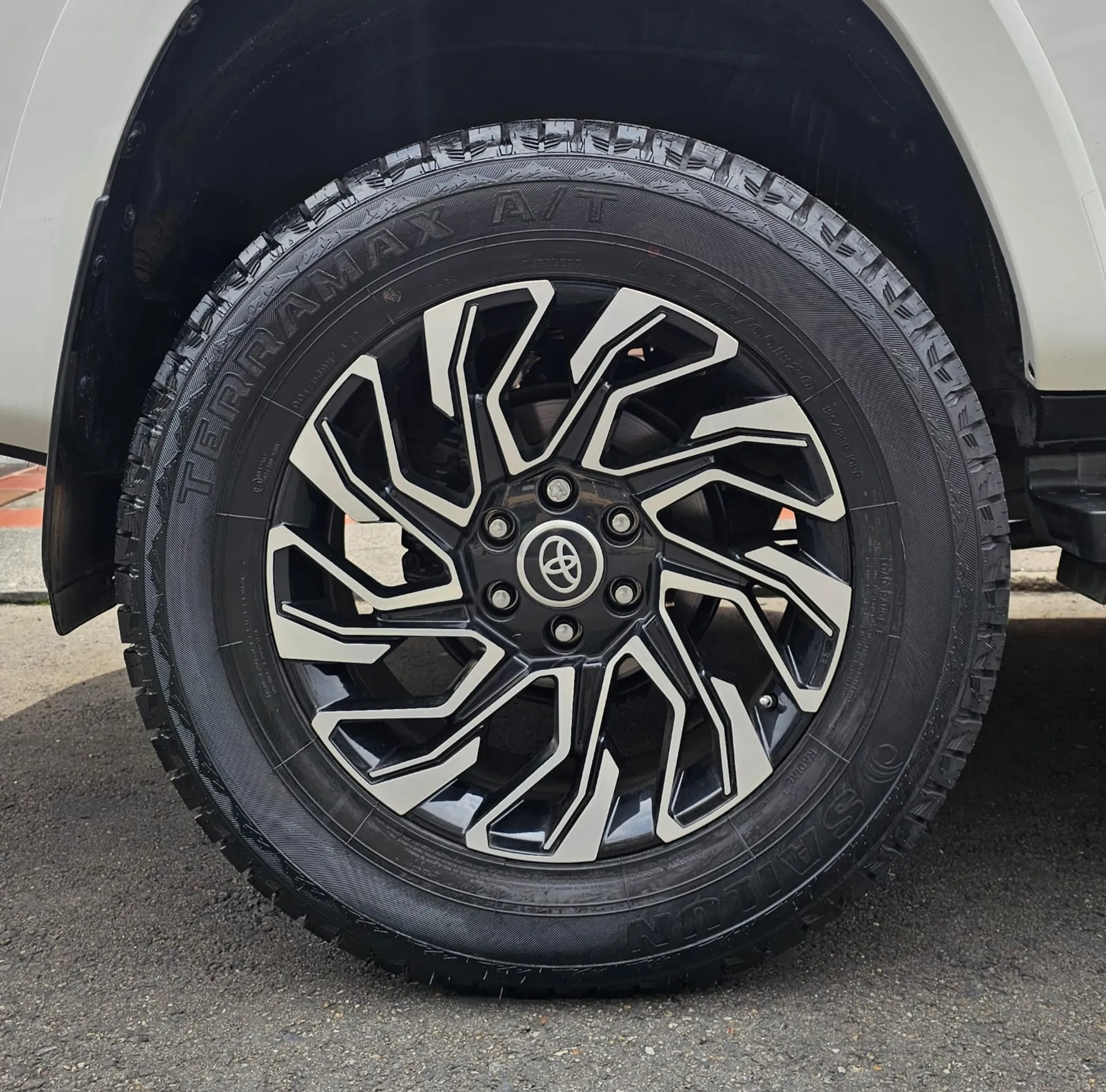 TOYOTA 4RUNNER SR5