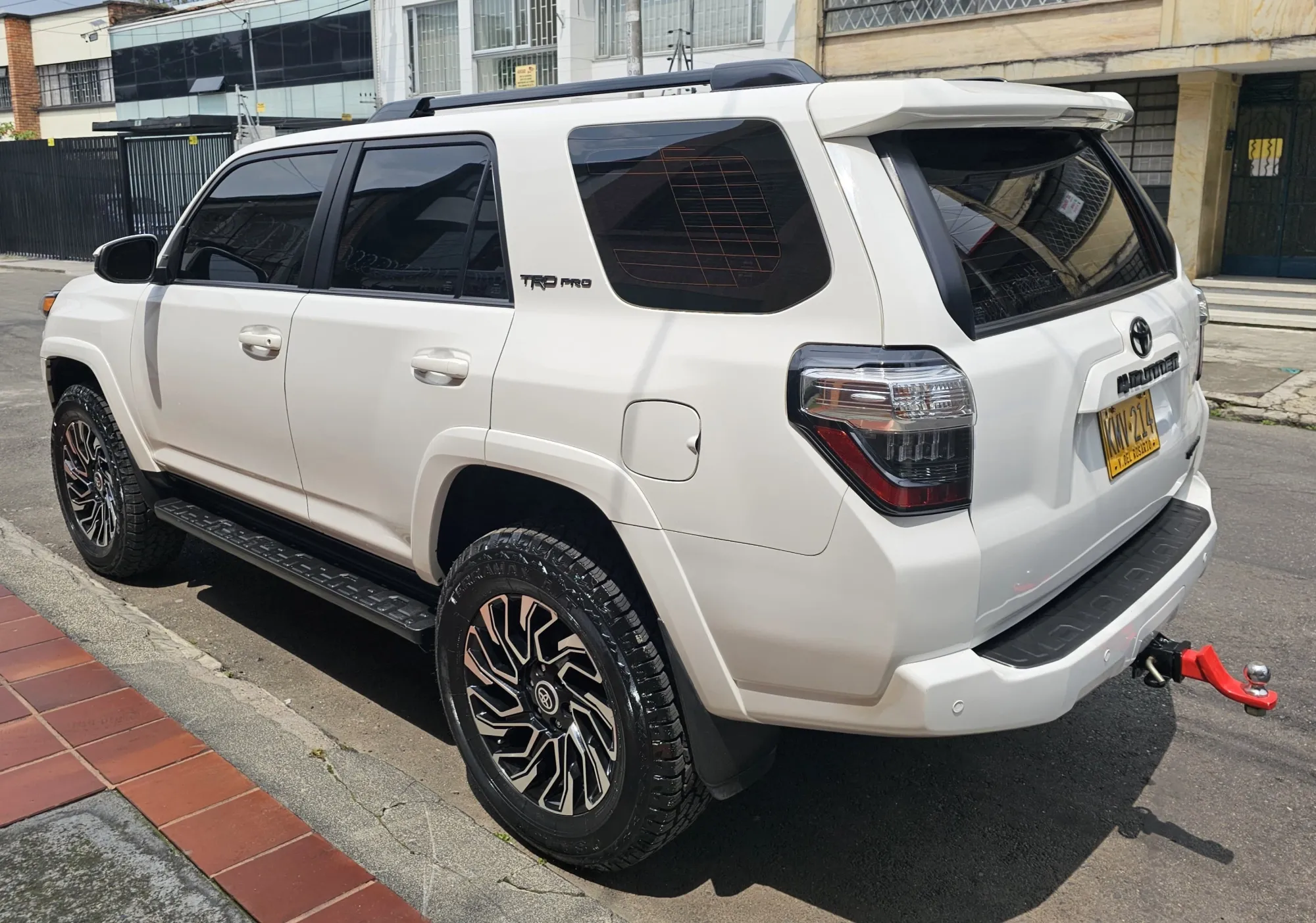 TOYOTA 4RUNNER SR5