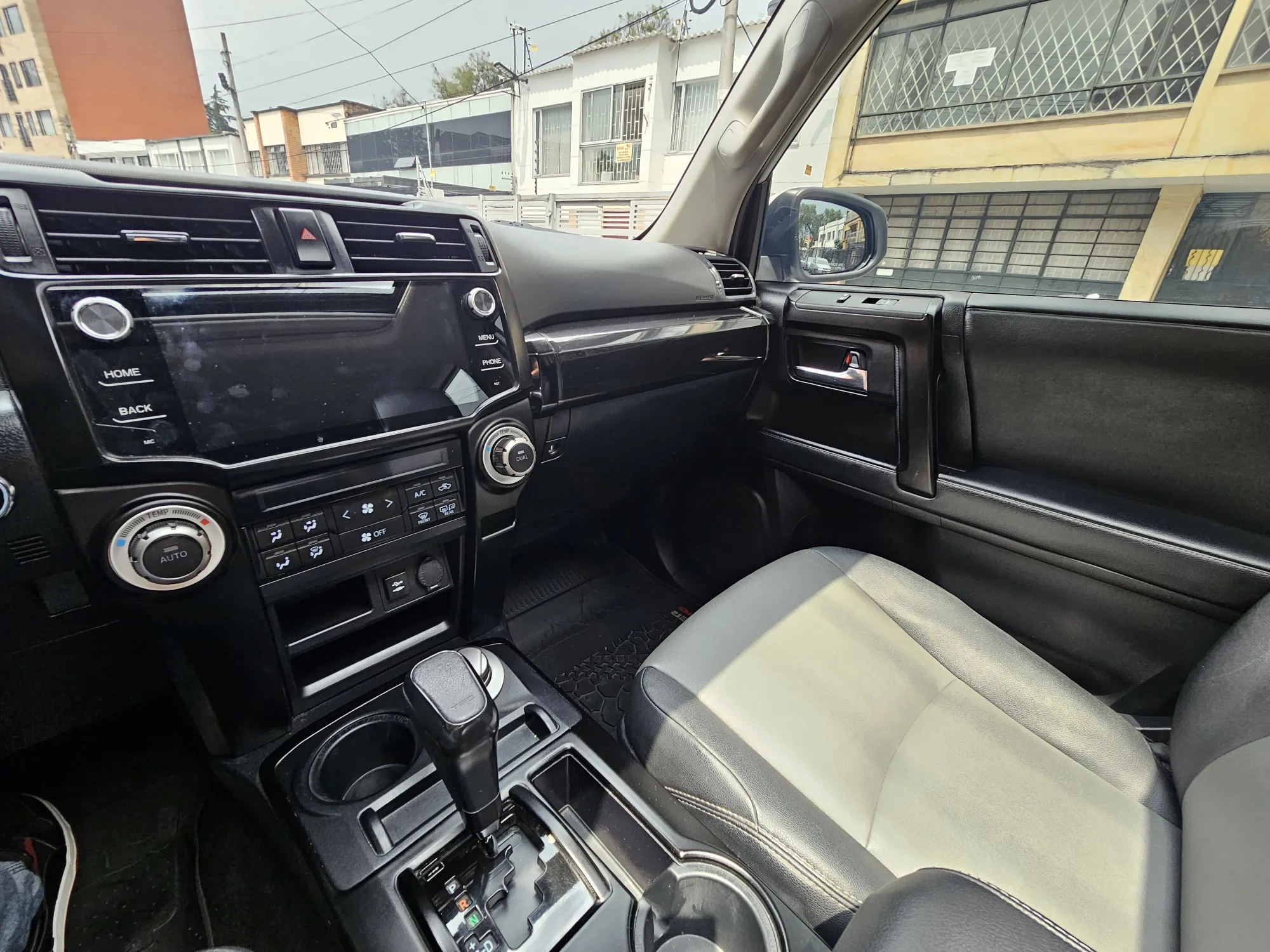 TOYOTA 4RUNNER SR5