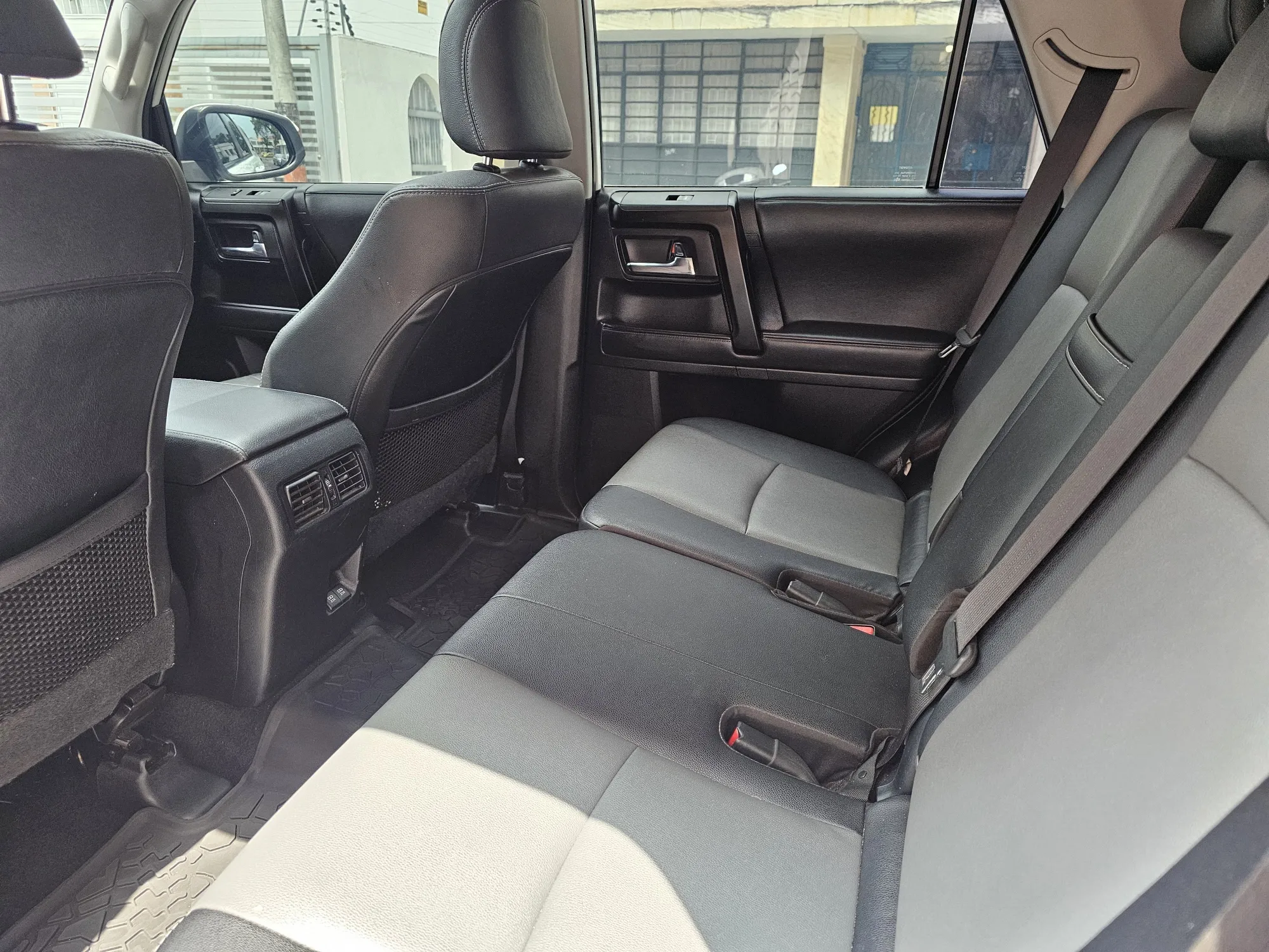 TOYOTA 4RUNNER SR5