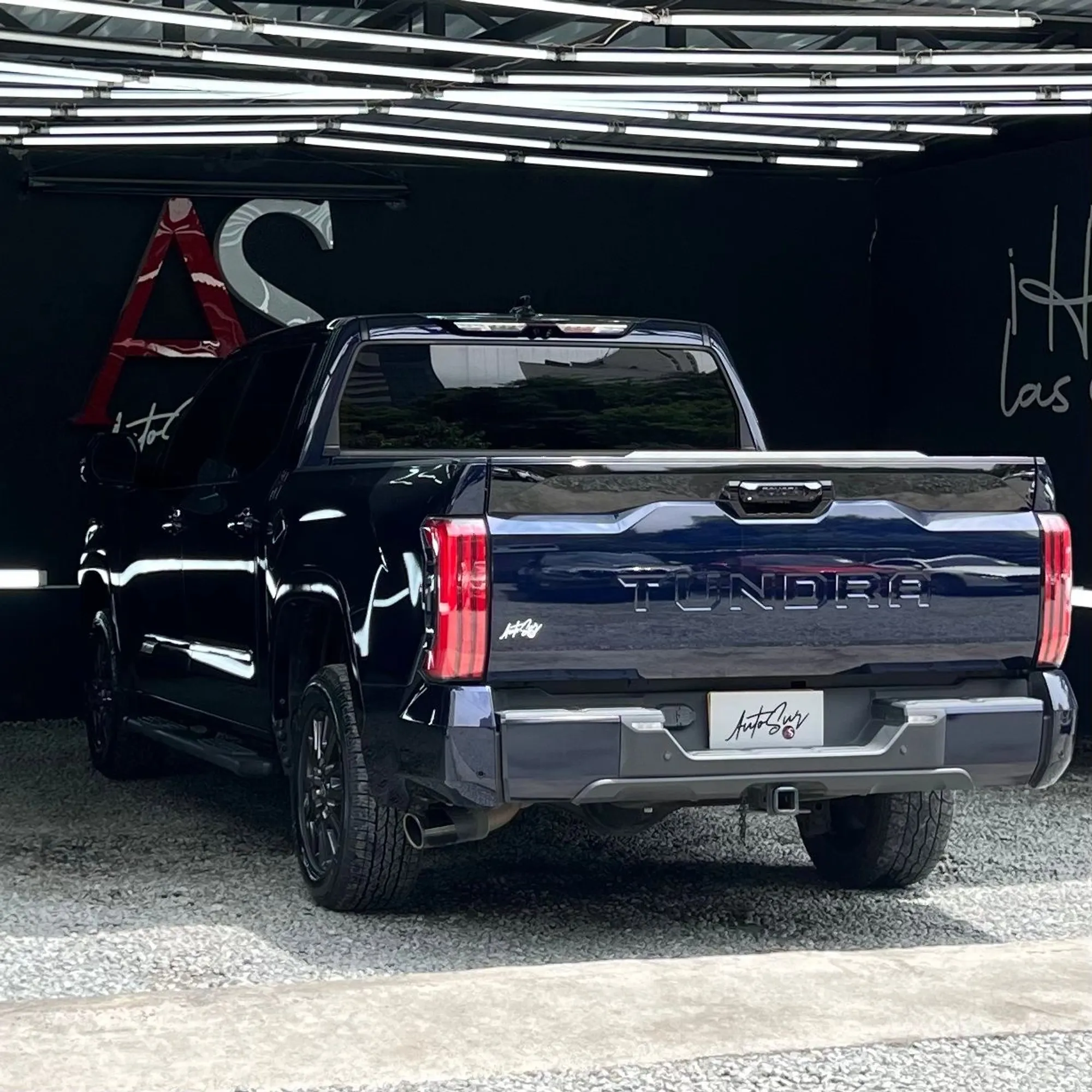 Toyota tundra crewmax platinum hybrid 