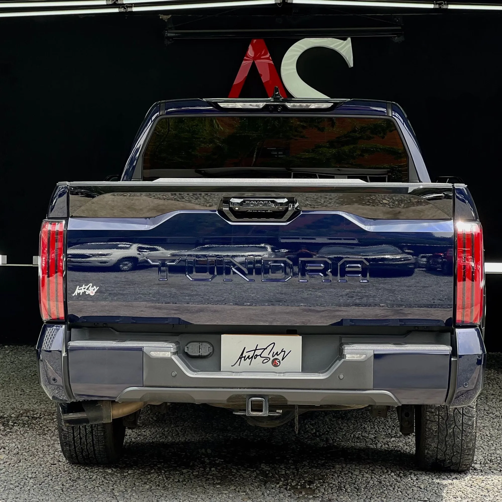 Toyota tundra crewmax platinum hybrid 