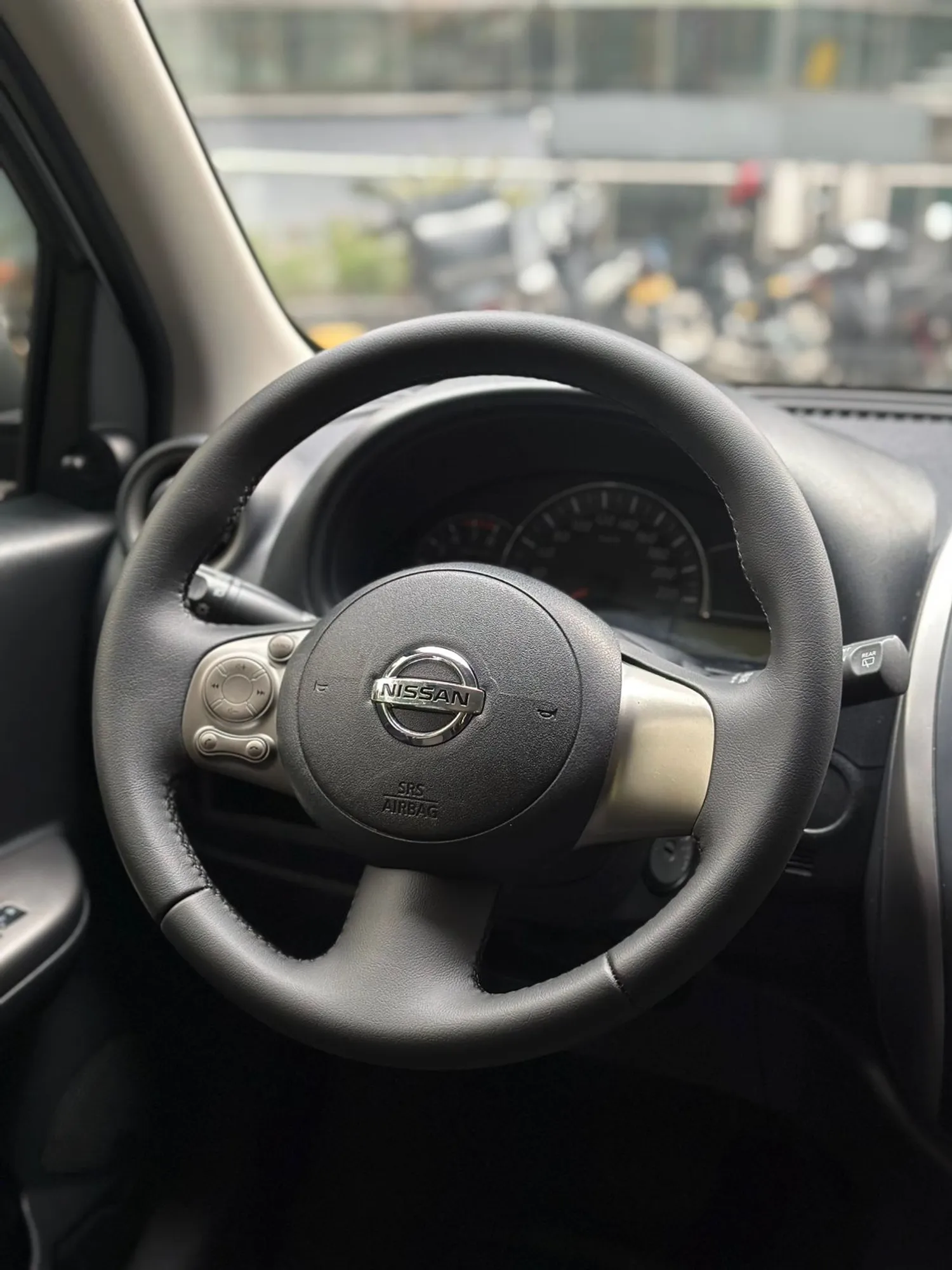Nissan March 2016
