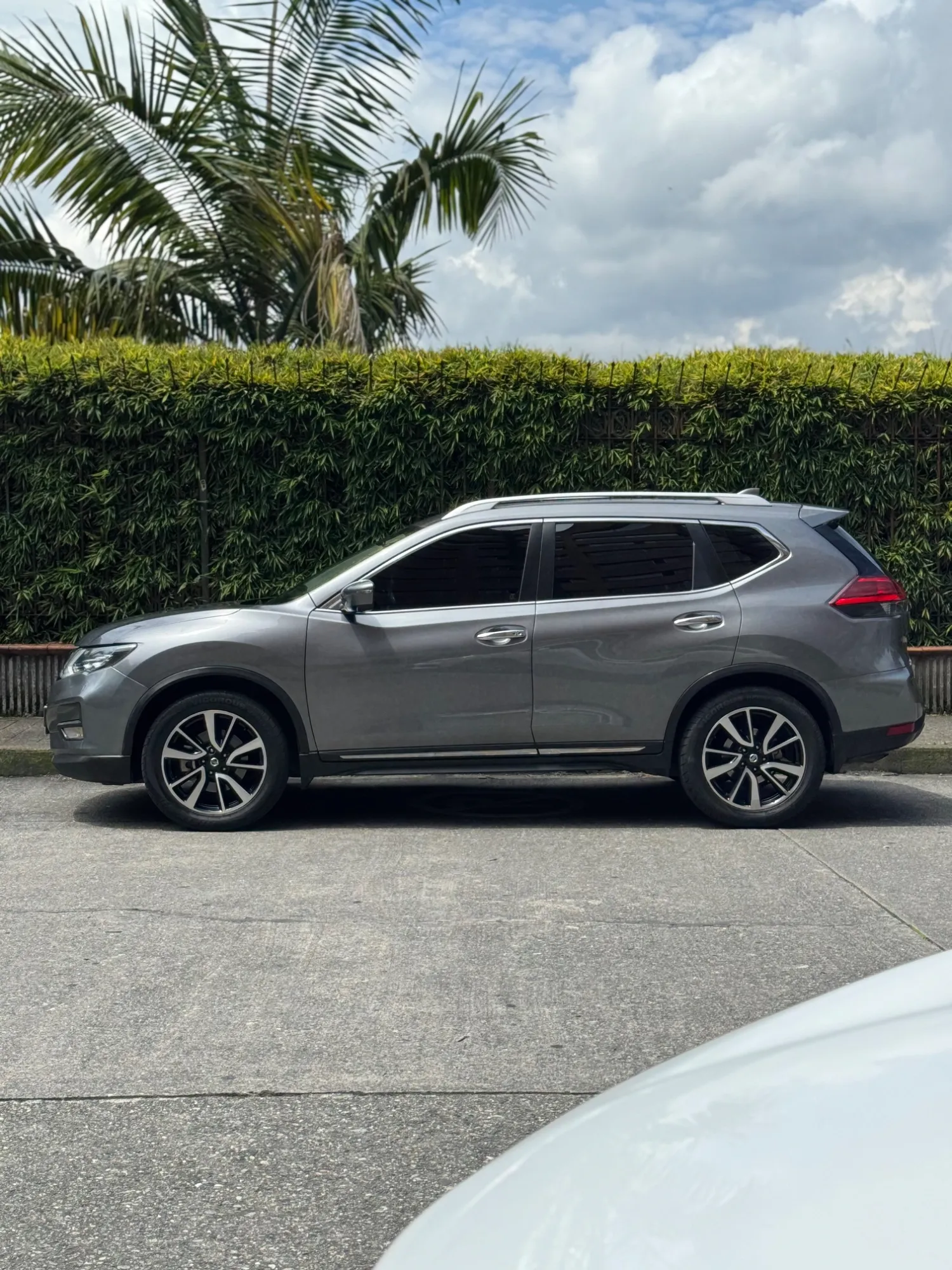 Nissan Xtrail Exclusive 2021 AT