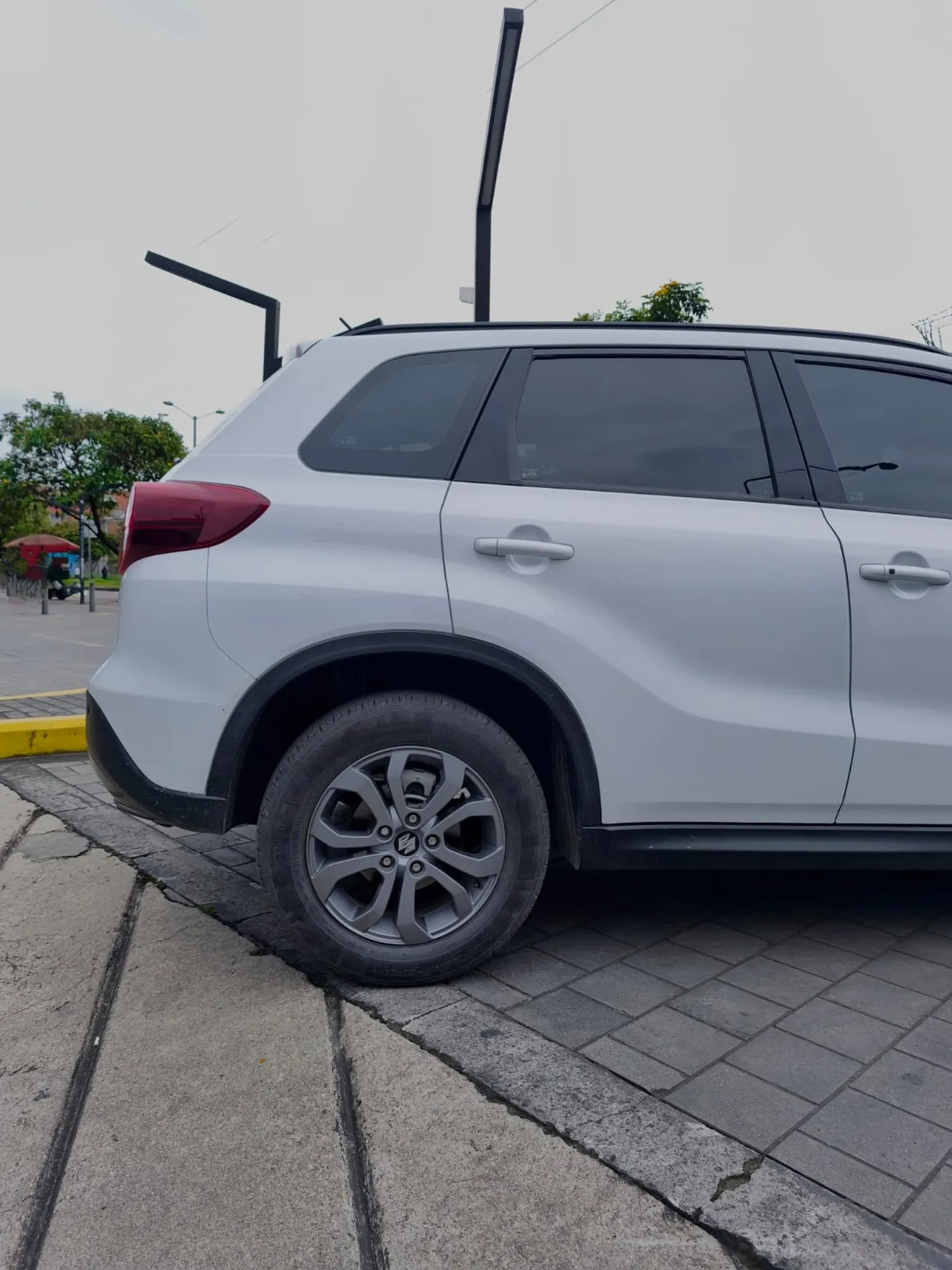 SUZUKI VITARA GL 2023 MT 1600CC 2AB ABS 4X2 AA  