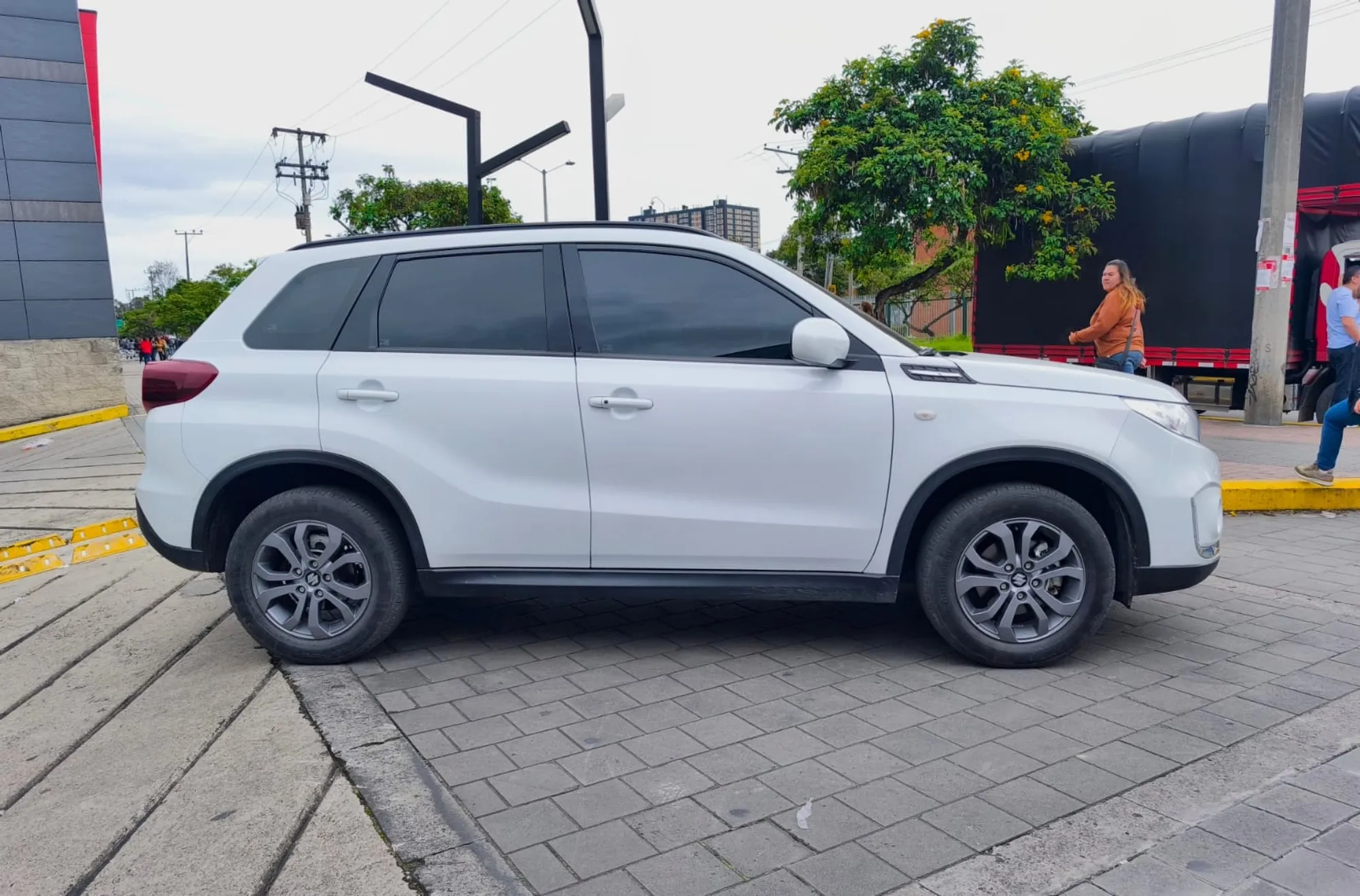 SUZUKI VITARA GL 2023 MT 1600CC 2AB ABS 4X2 AA  