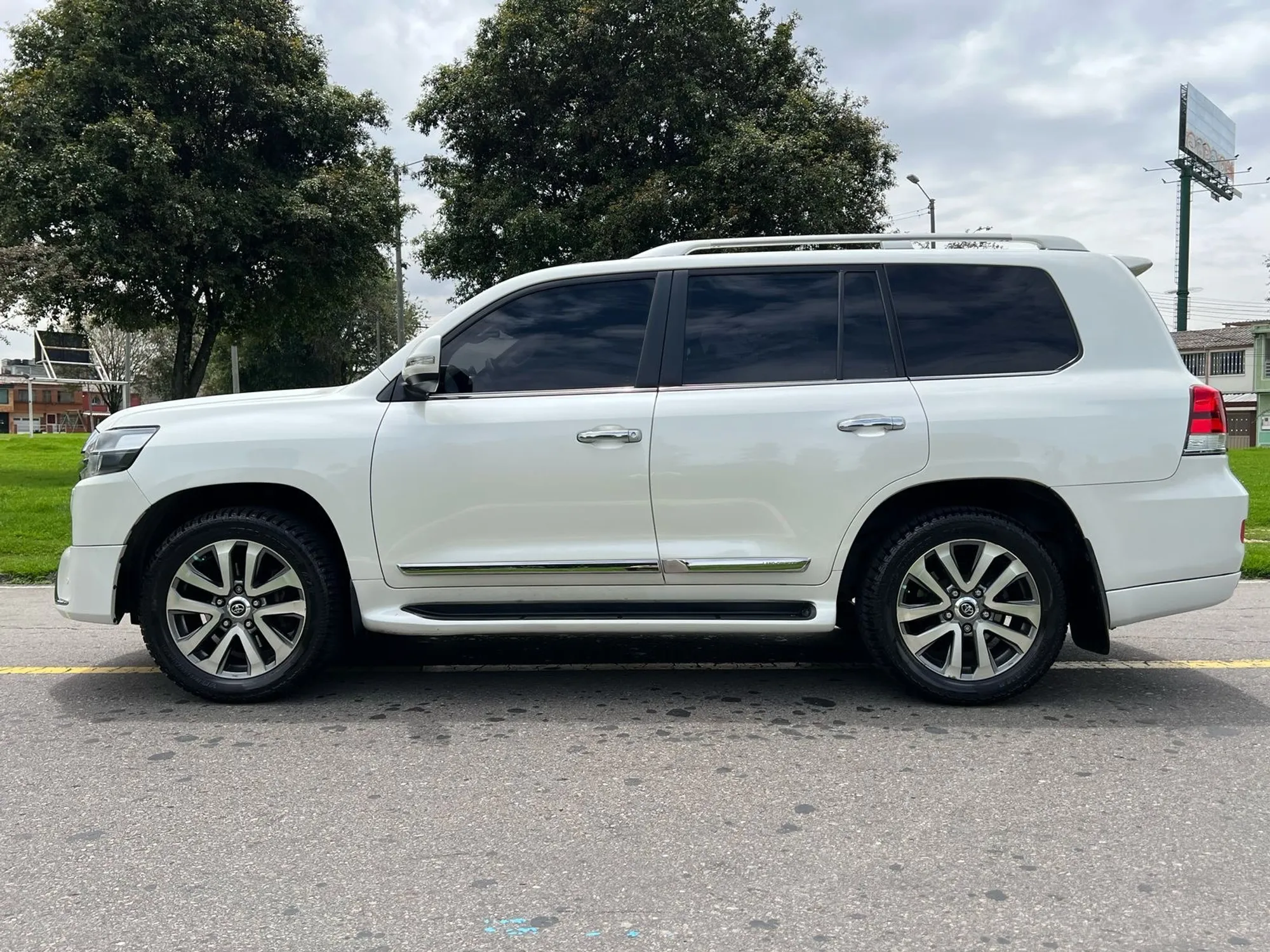 Toyota LC200 Sahara Diesel EXCALIBUR 