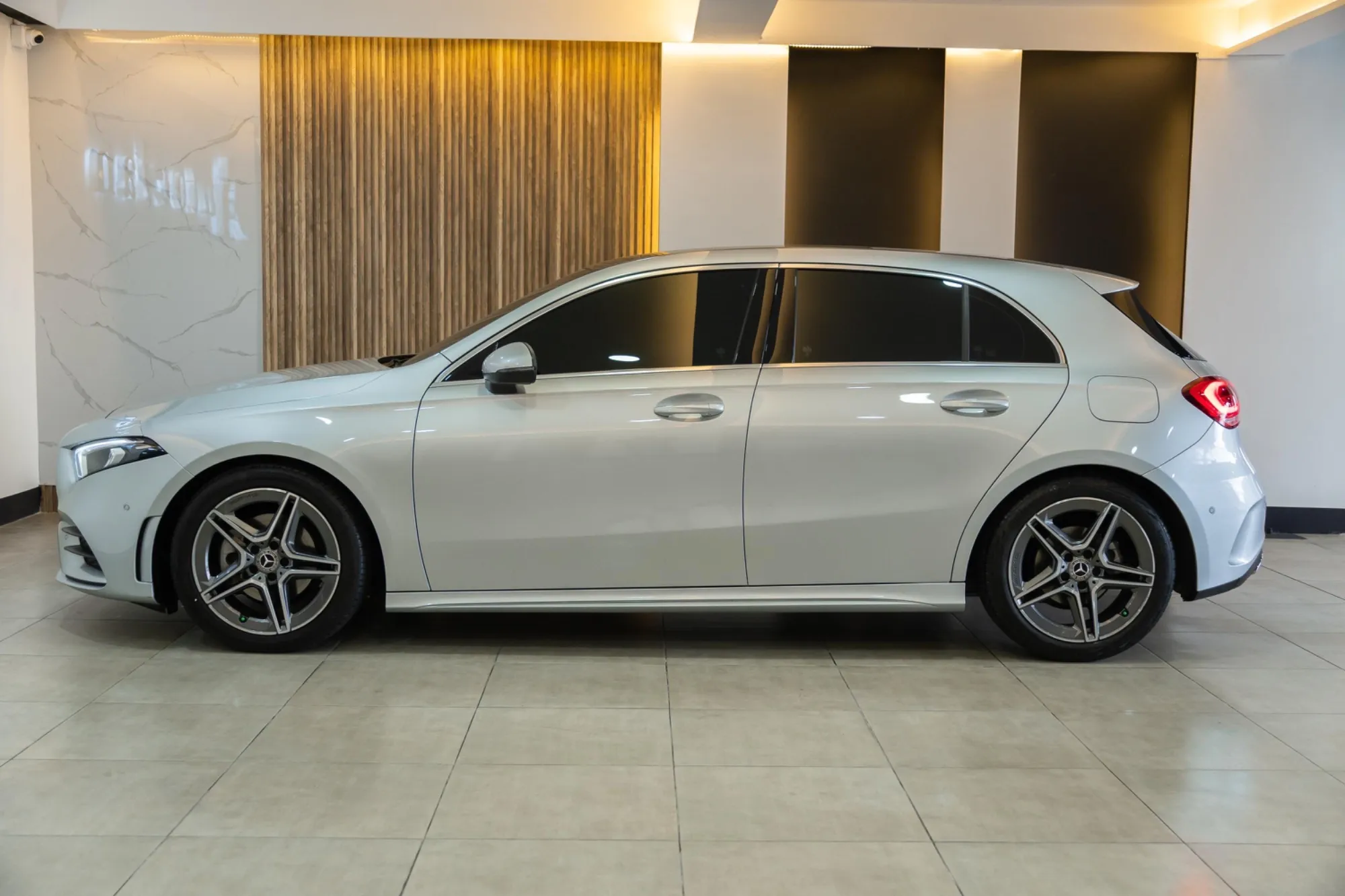 MERCEDES BENZ A200