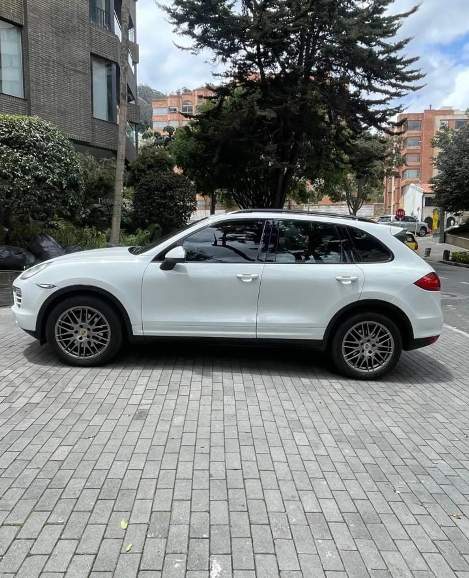 Porshe cayenne 3.6 V6 lux 2013