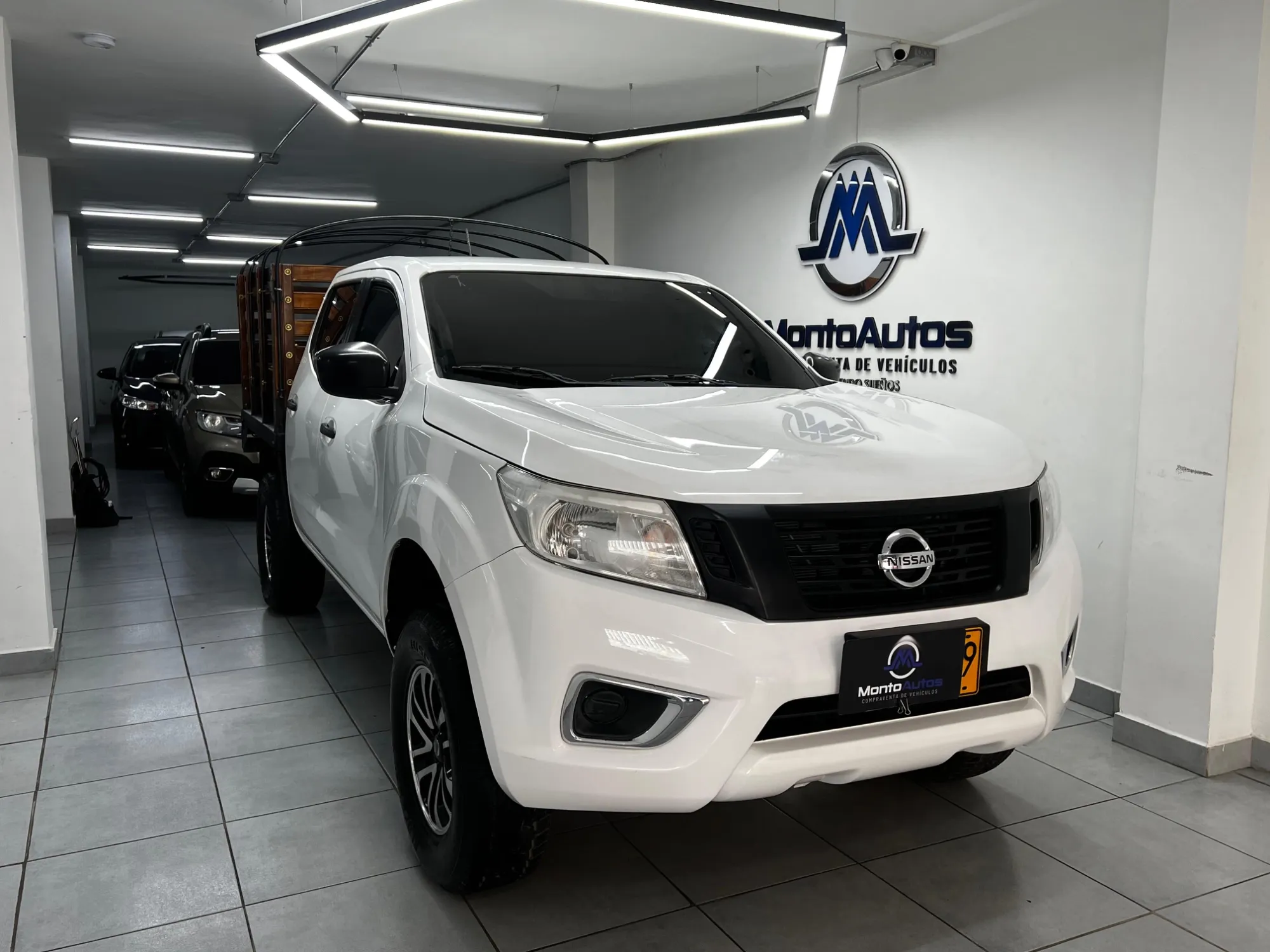 Nissan Frontier np300 Diesel 4x4 estacas 