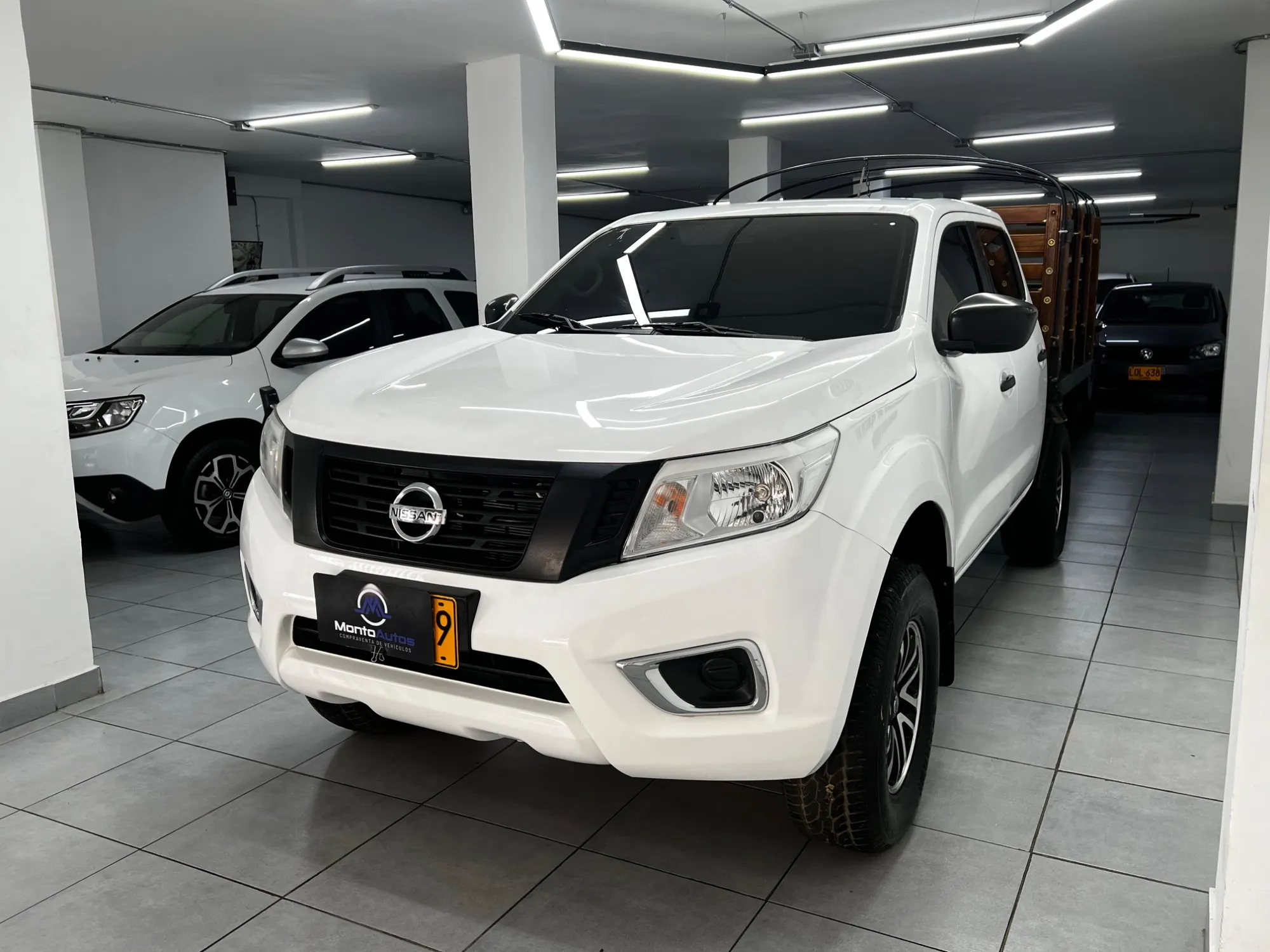 Nissan Frontier np300 Diesel 4x4 estacas 