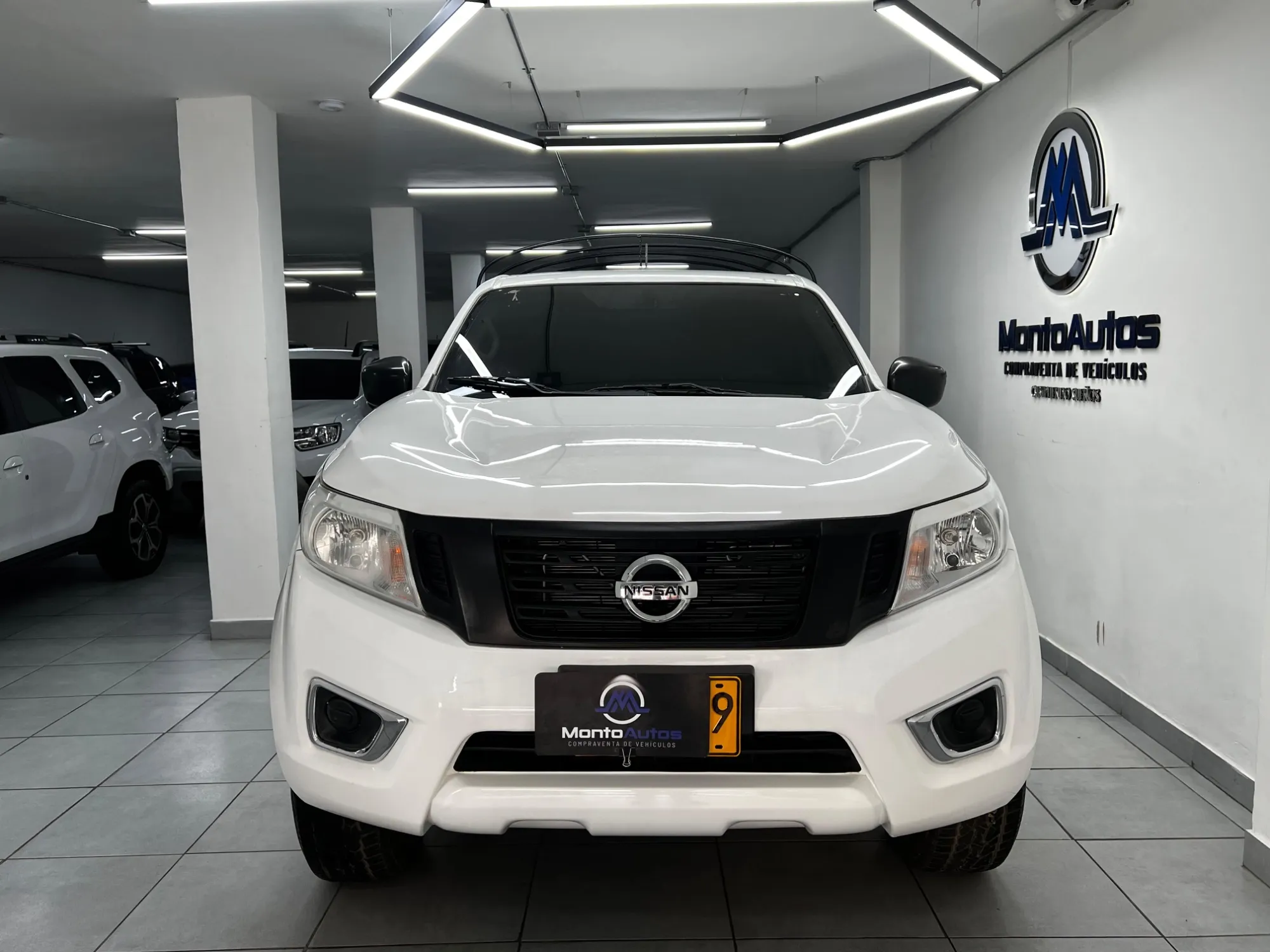 Nissan Frontier np300 Diesel 4x4 estacas 