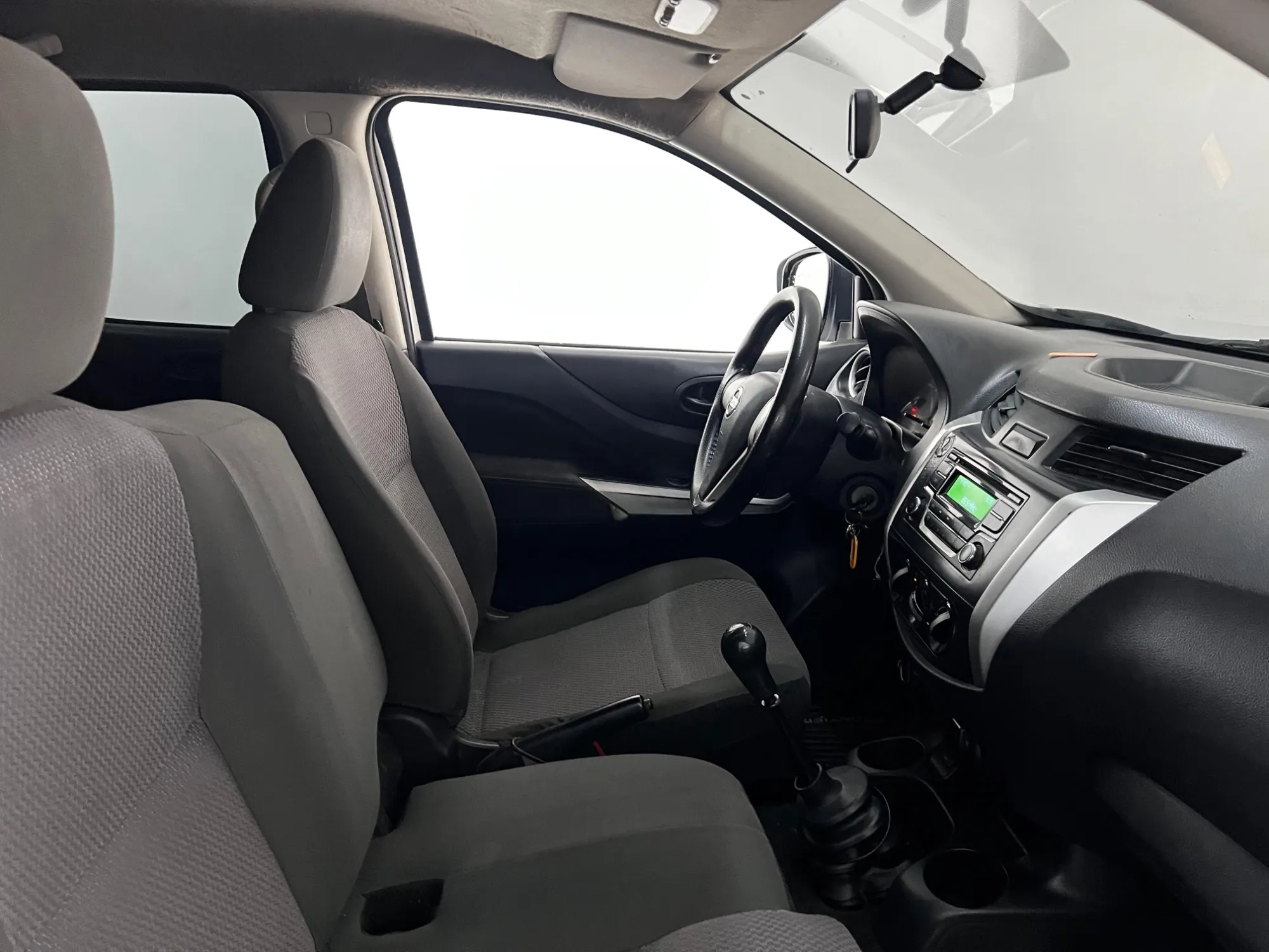 Nissan Frontier np300 Diesel 4x4 estacas 