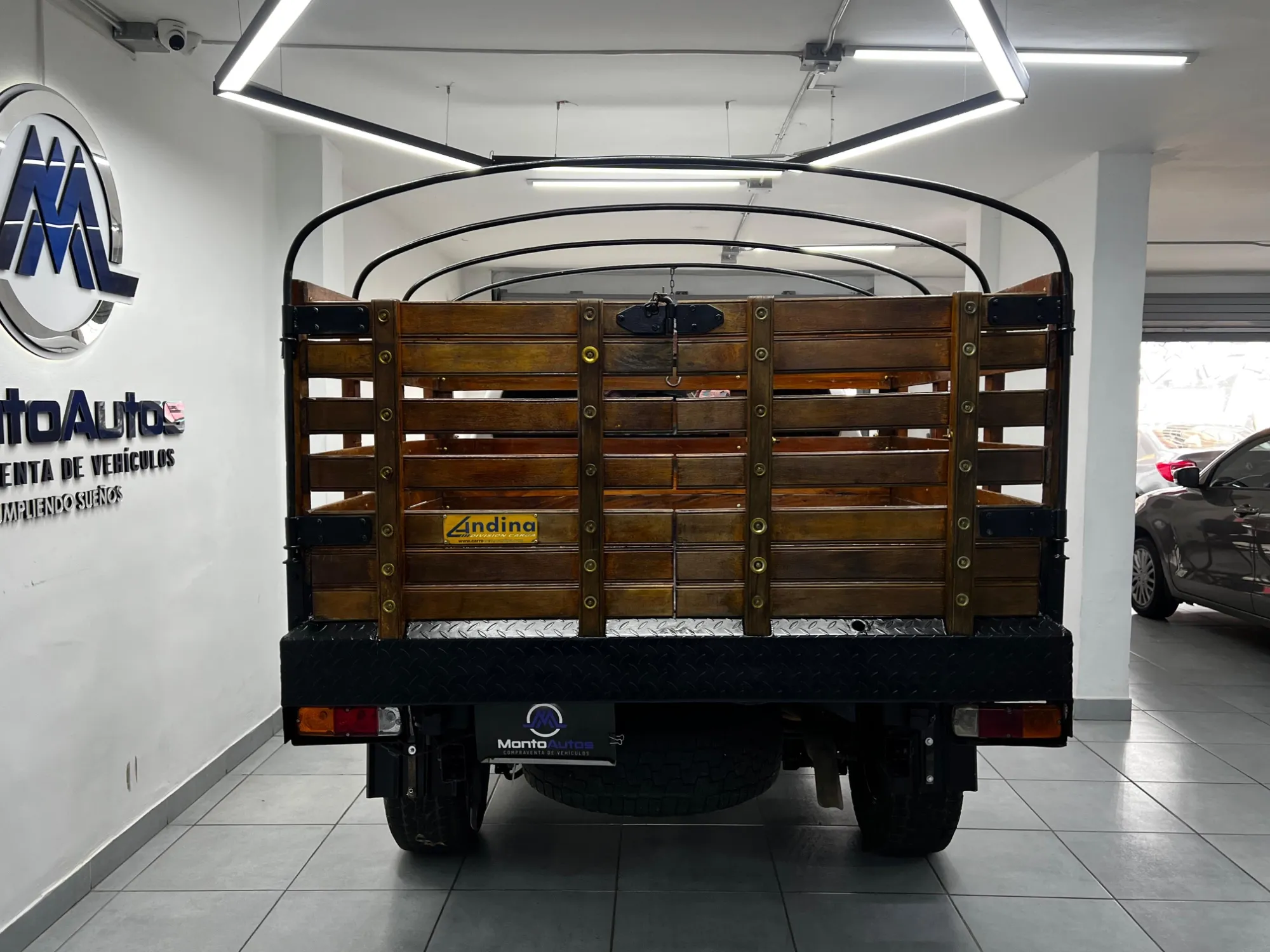 Nissan Frontier np300 Diesel 4x4 estacas 