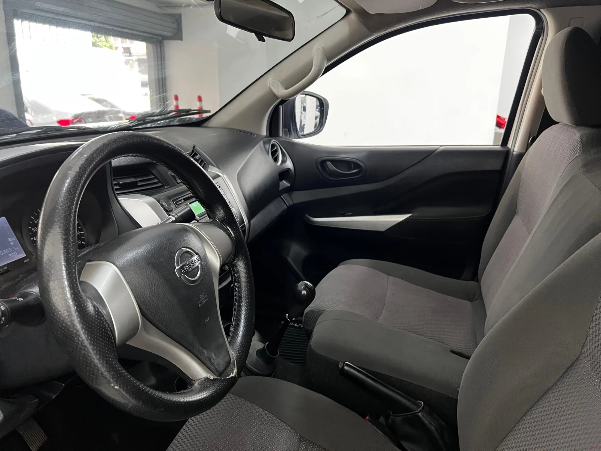 Nissan Frontier np300 Diesel 4x4 estacas 