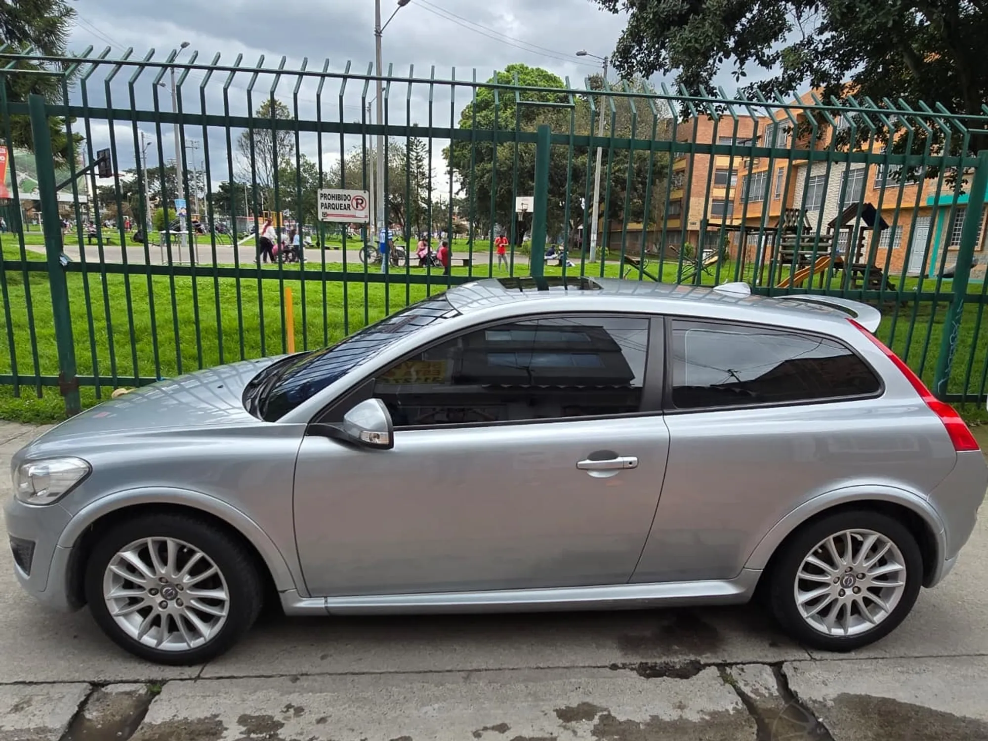 Volvo C30 2013  Diseo seguridad y rendimiento en un solo vehculo 