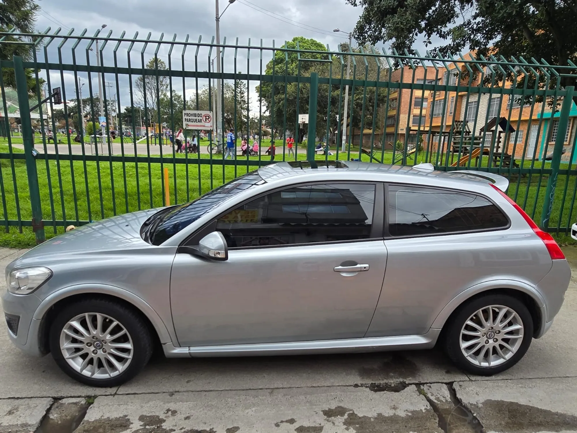 Volvo C30 2013  Diseo seguridad y rendimiento en un solo vehculo 