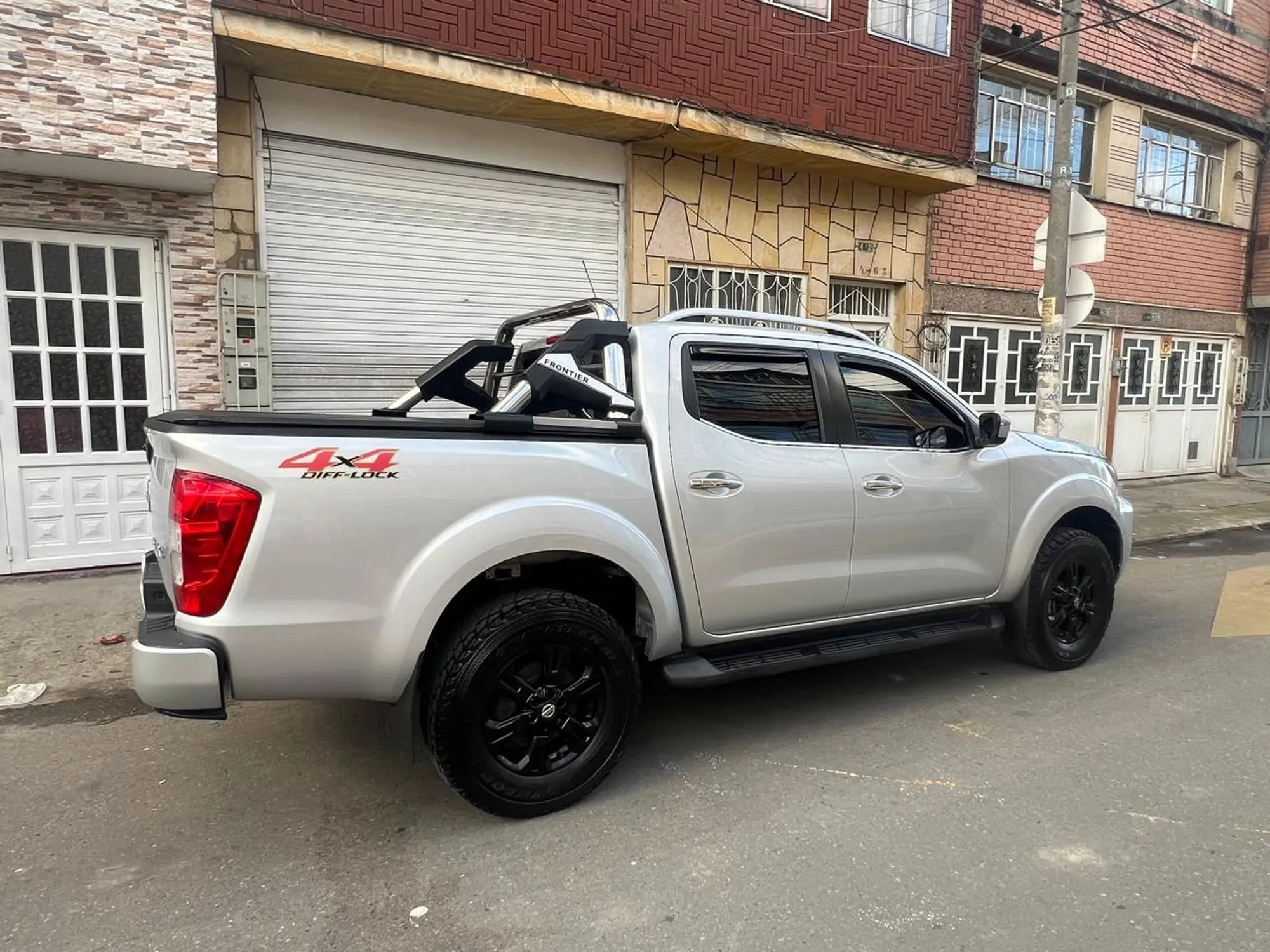 Nissan Frontier 2.5 XE 2022  Potencia resistencia y tecnologa
