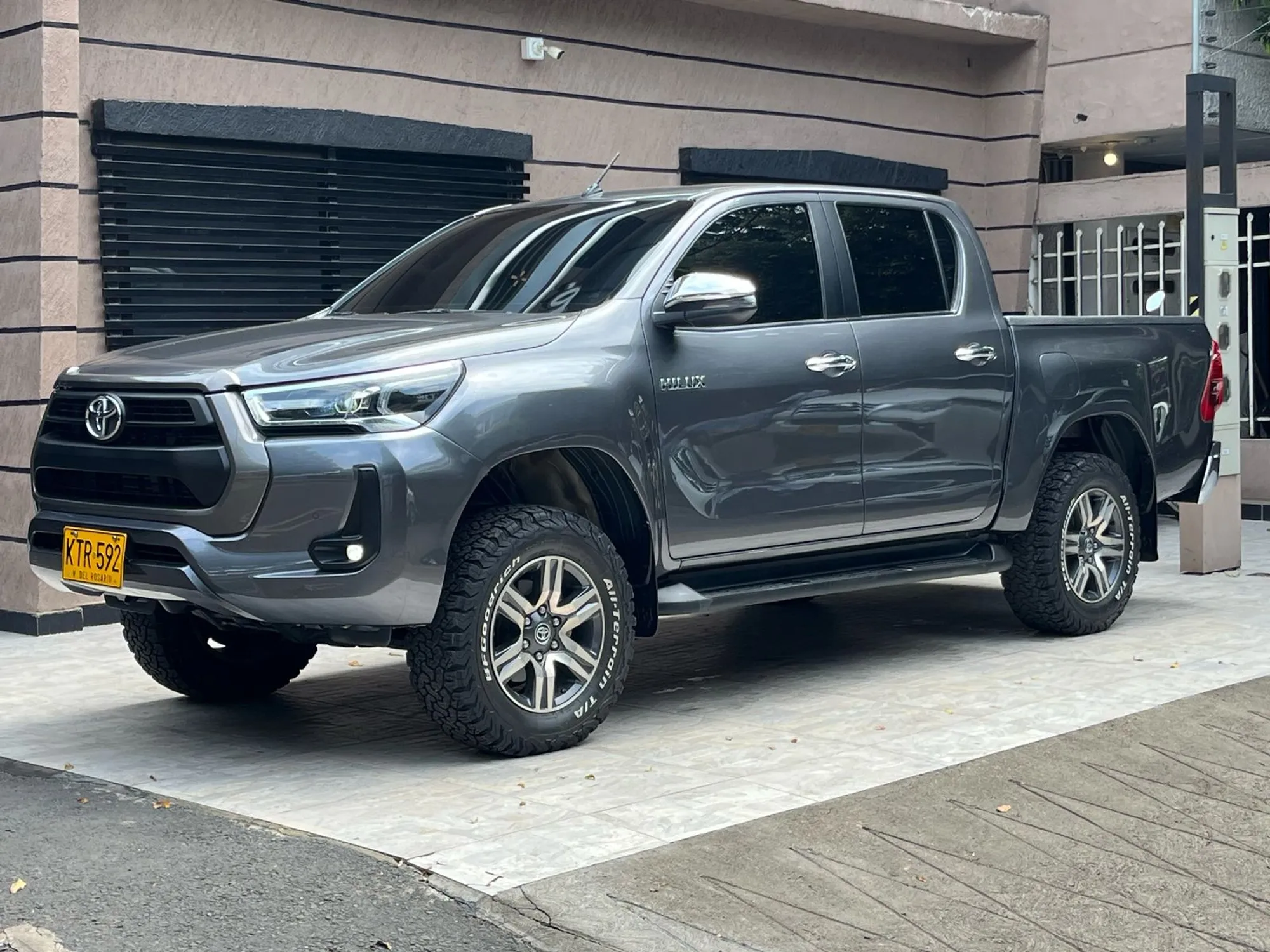 TOYOTA HILUX SRV 2.4 DIESEL AUTOMATICA 2022