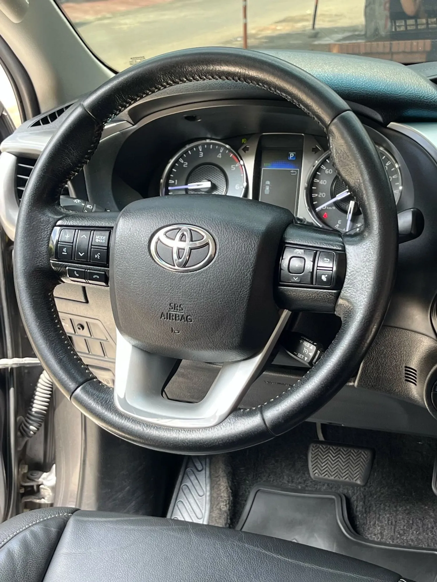 TOYOTA HILUX SRV 2.4 DIESEL AUTOMATICA 2022