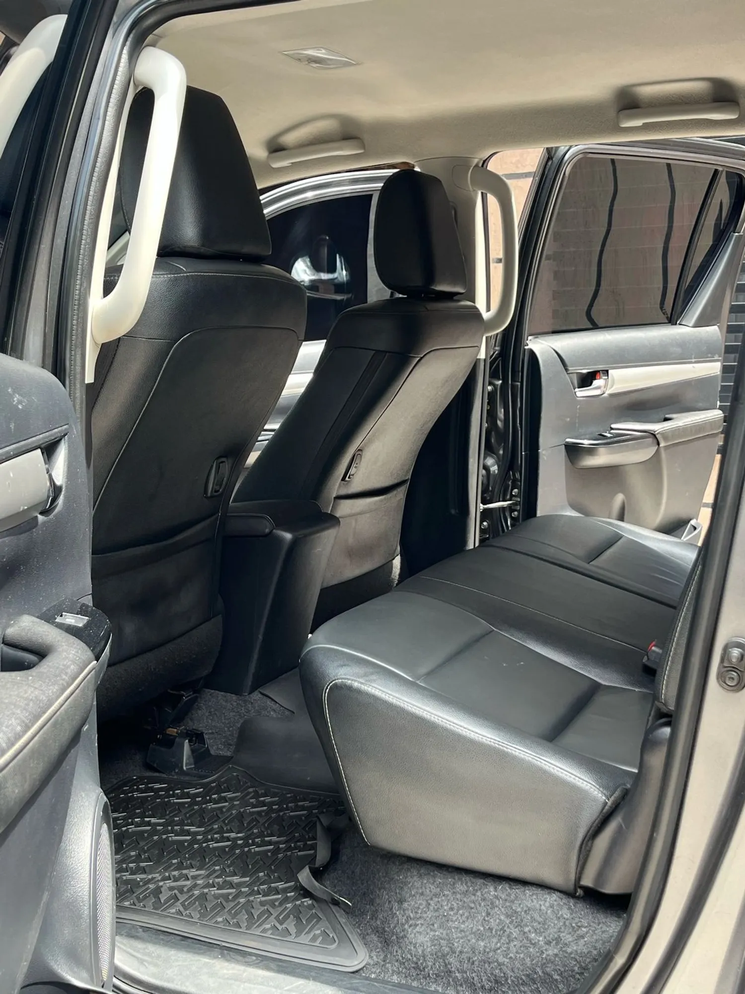 TOYOTA HILUX SRV 2.4 DIESEL AUTOMATICA 2022