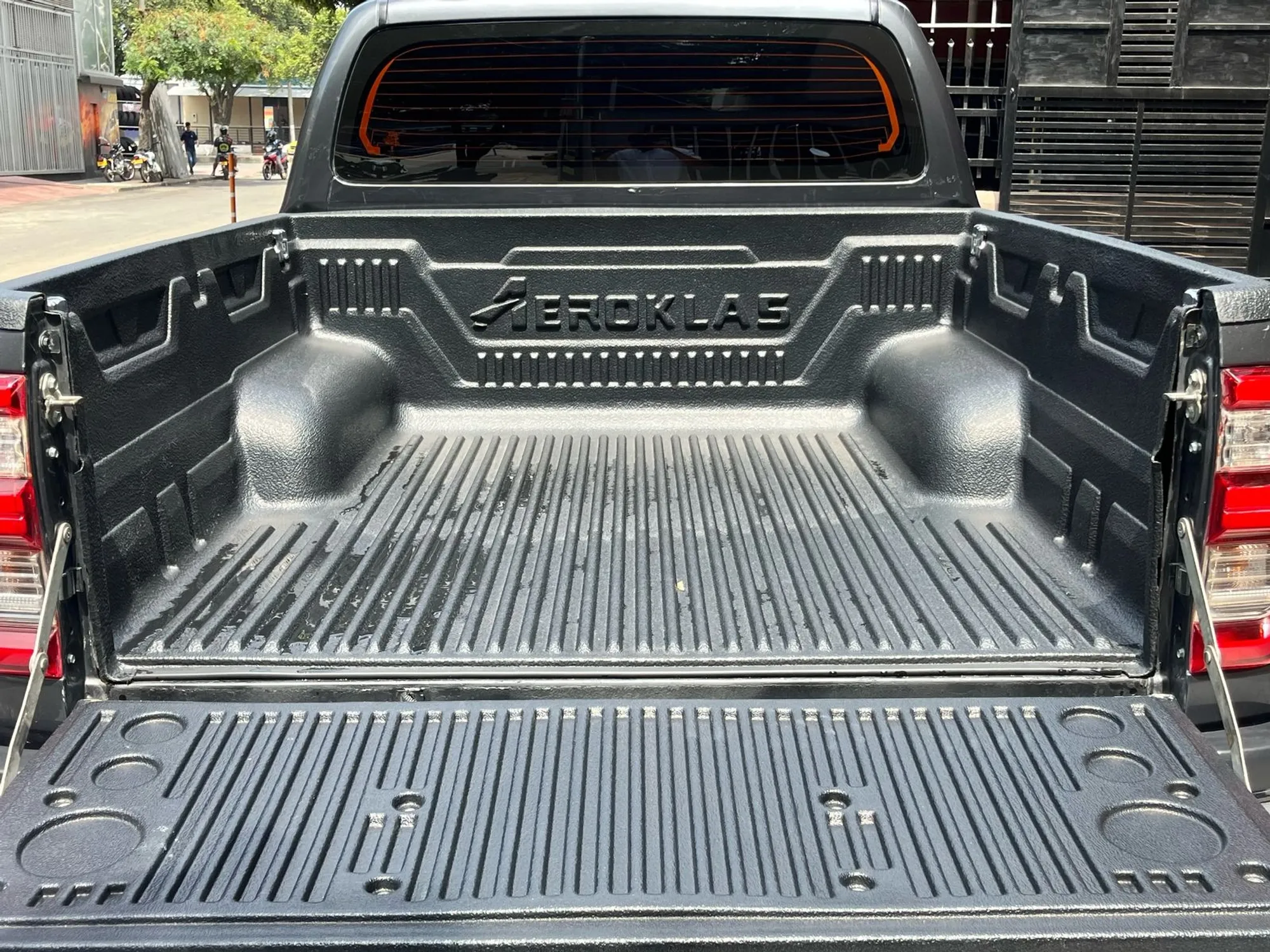 TOYOTA HILUX SRV 2.4 DIESEL AUTOMATICA 2022