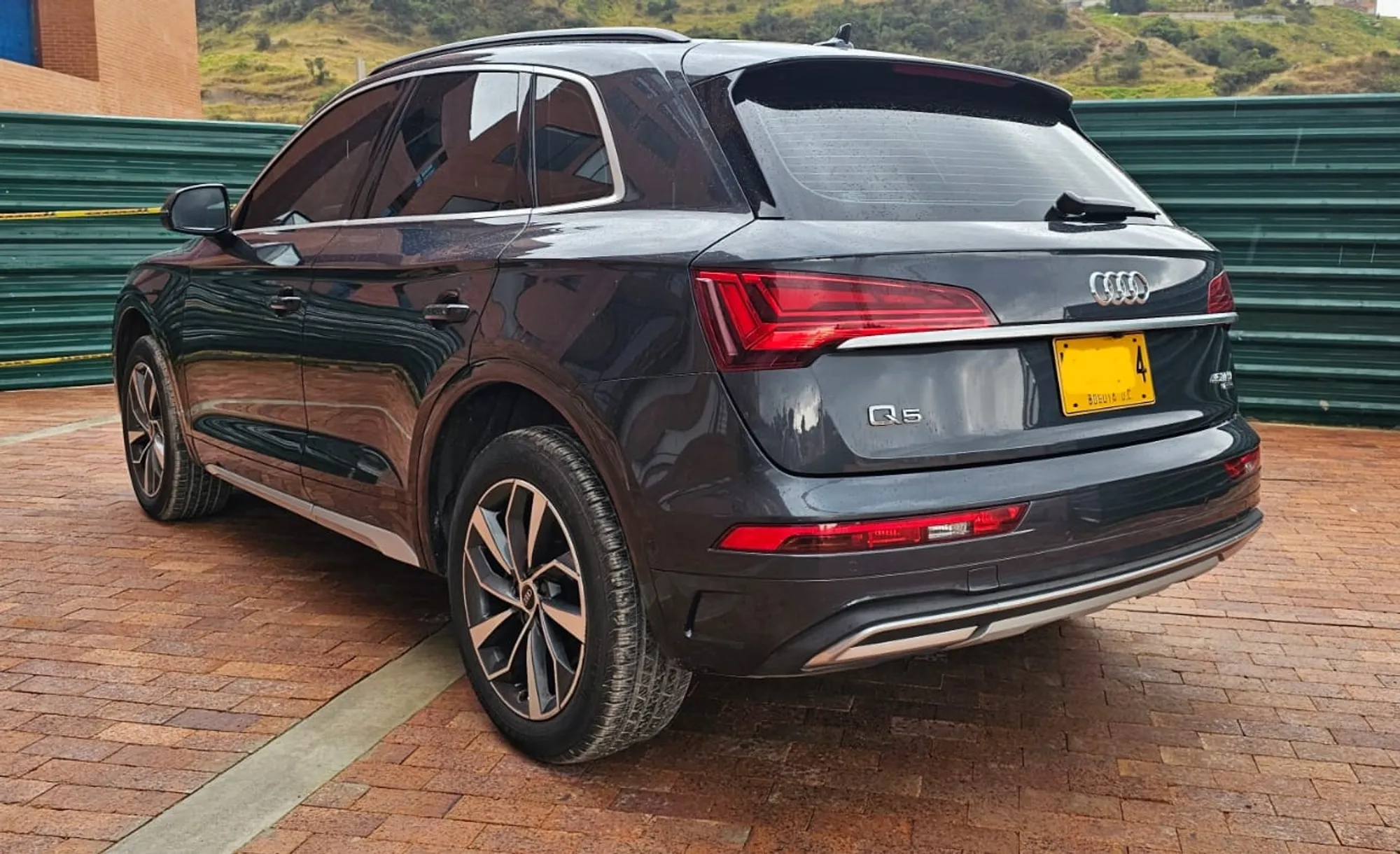 Audi Q5 2.0TFSI  Quattro ambition 2022 hibrido