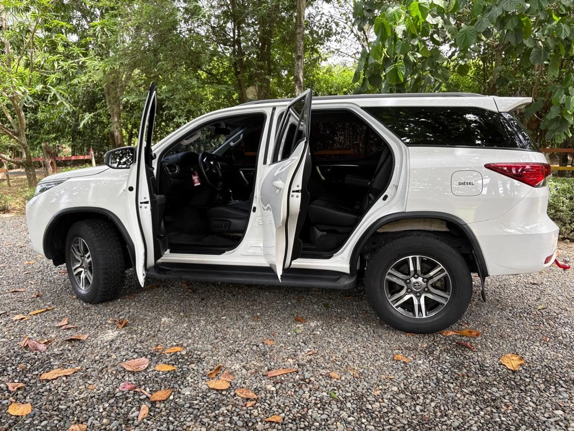 Toyota Fortuner 2023 2.4 Diesel 20.000 kms