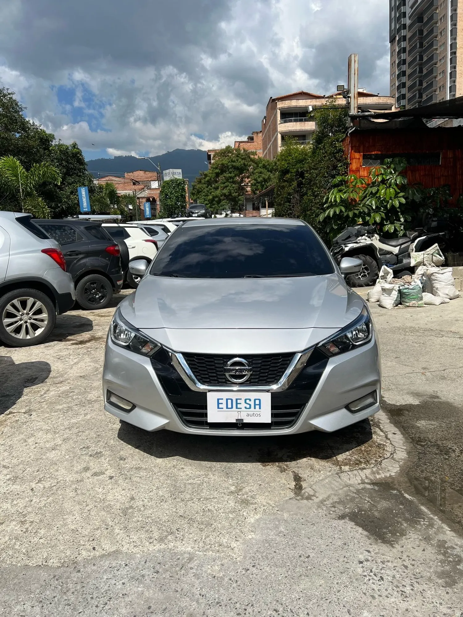 NISSAN VERSA ADVANCED MT DUENO