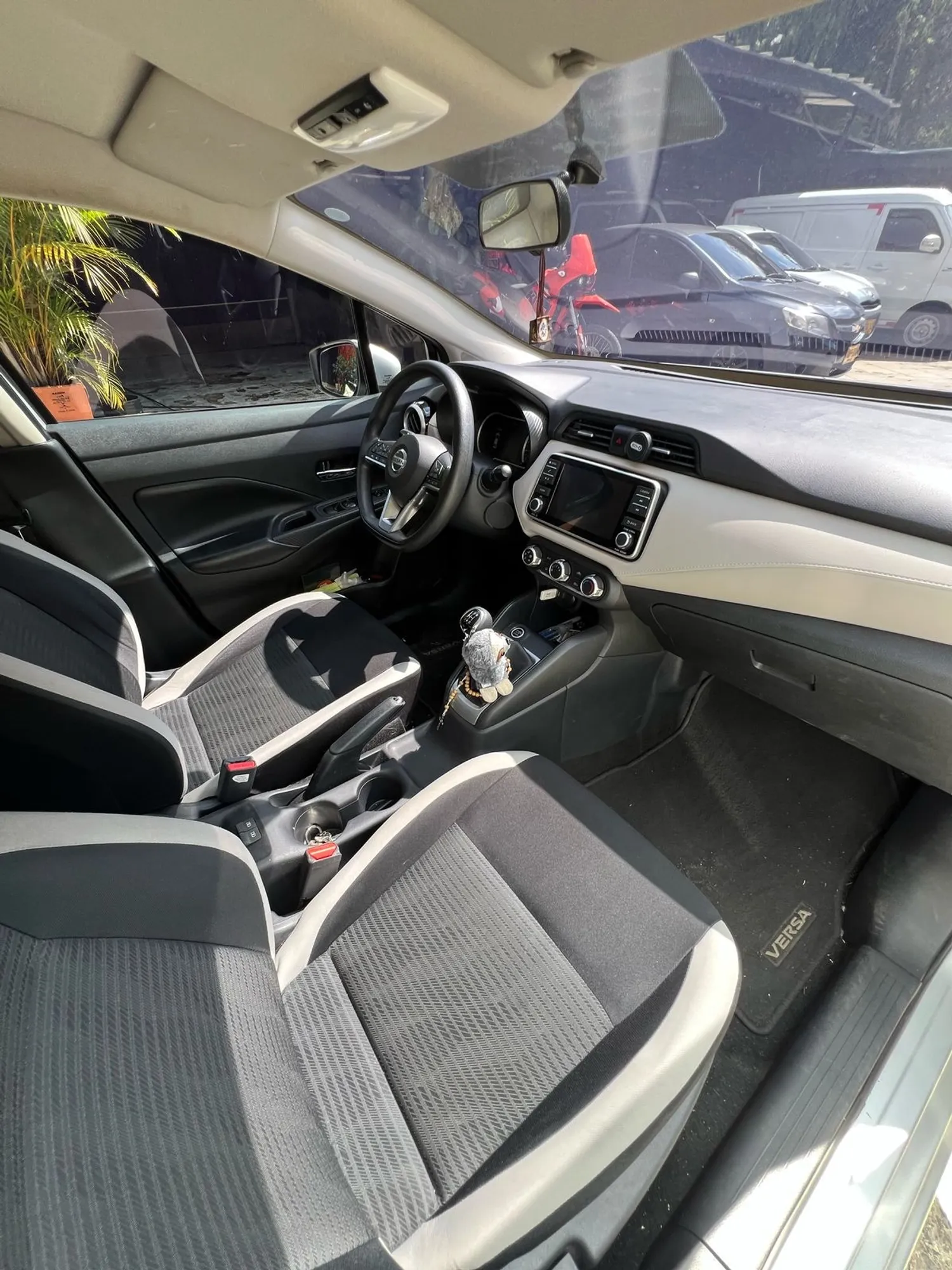 NISSAN VERSA ADVANCED MT DUENO