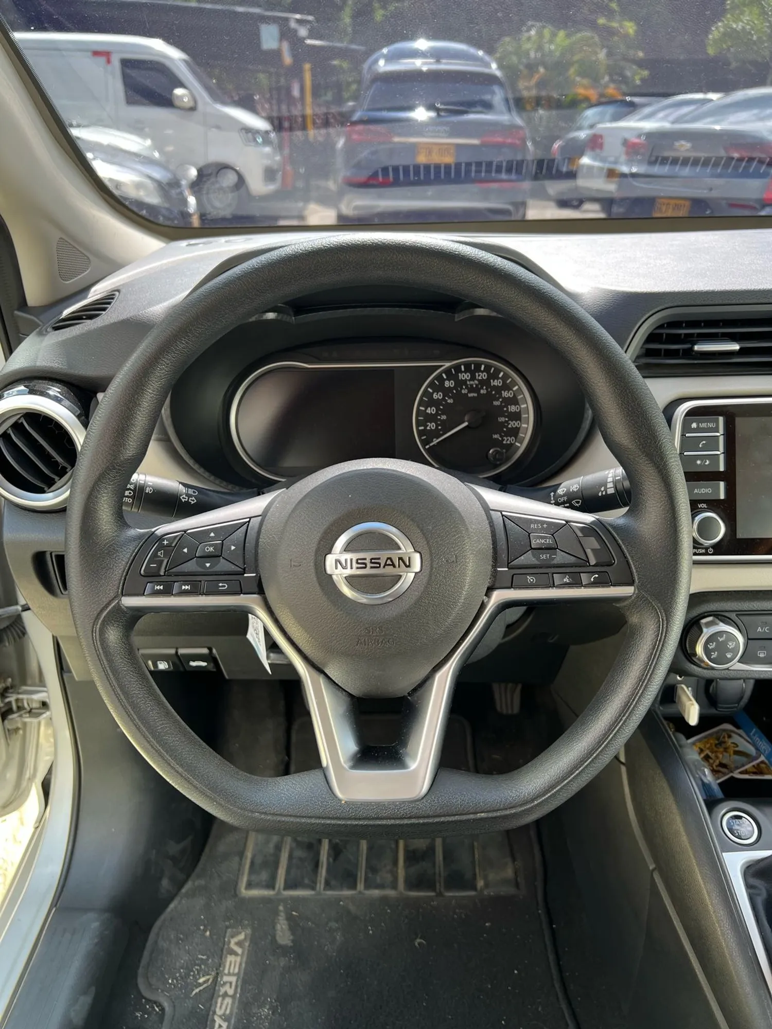 NISSAN VERSA ADVANCED MT DUENO