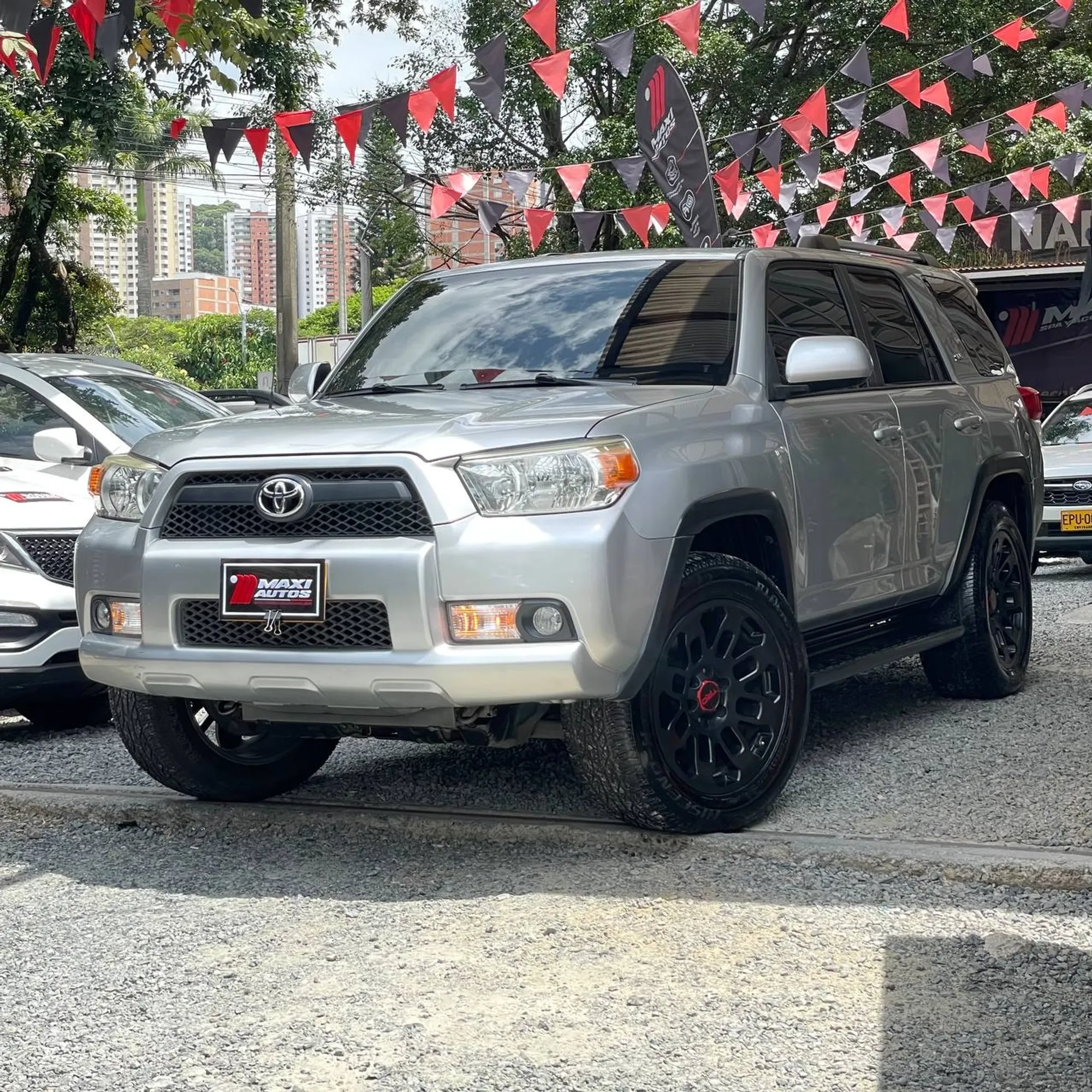 TOYOTA 4RUNNER SR5 2011 AT 4.000L PLATA 191.000KMS