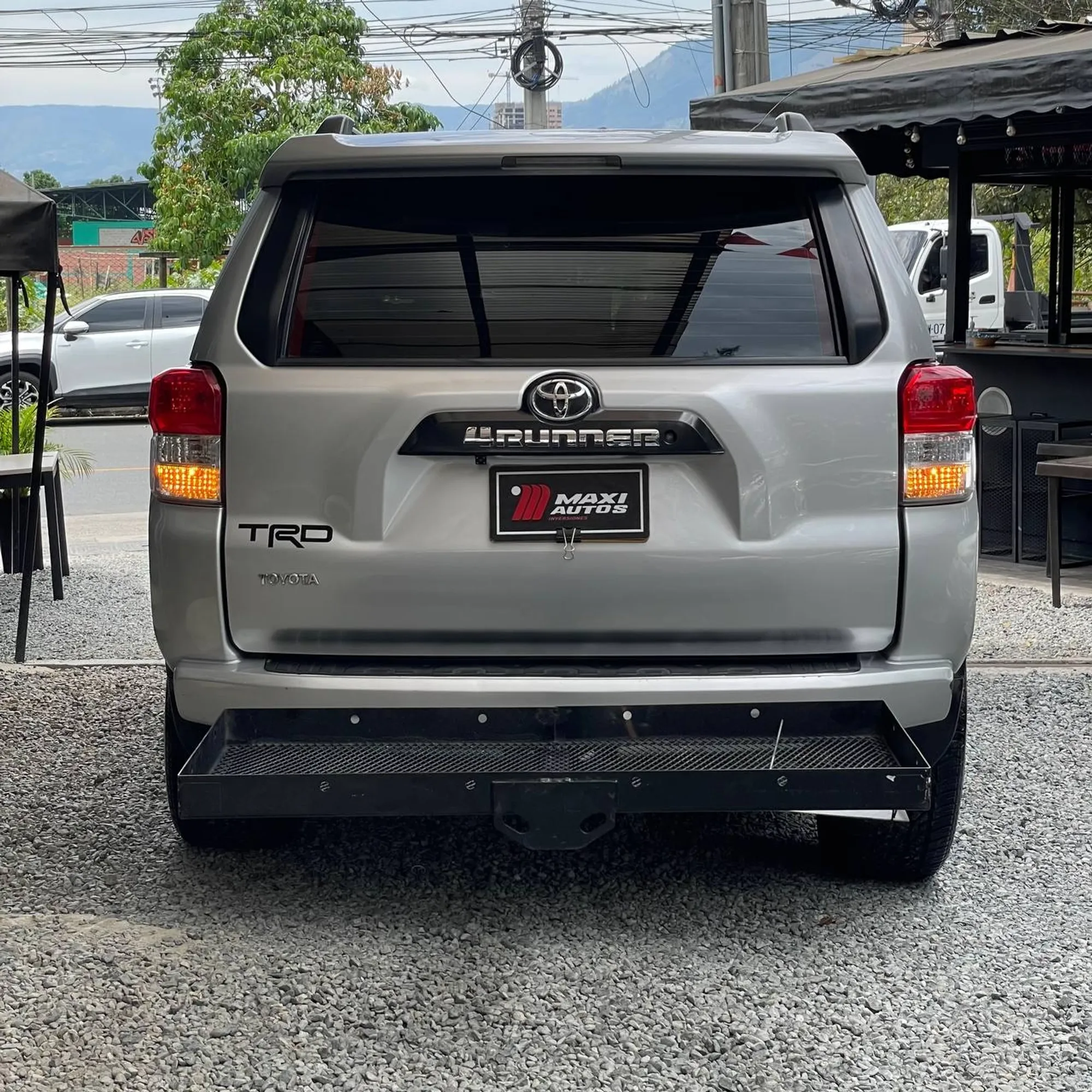 TOYOTA 4RUNNER SR5 2011 AT 4.000L PLATA 191.000KMS
