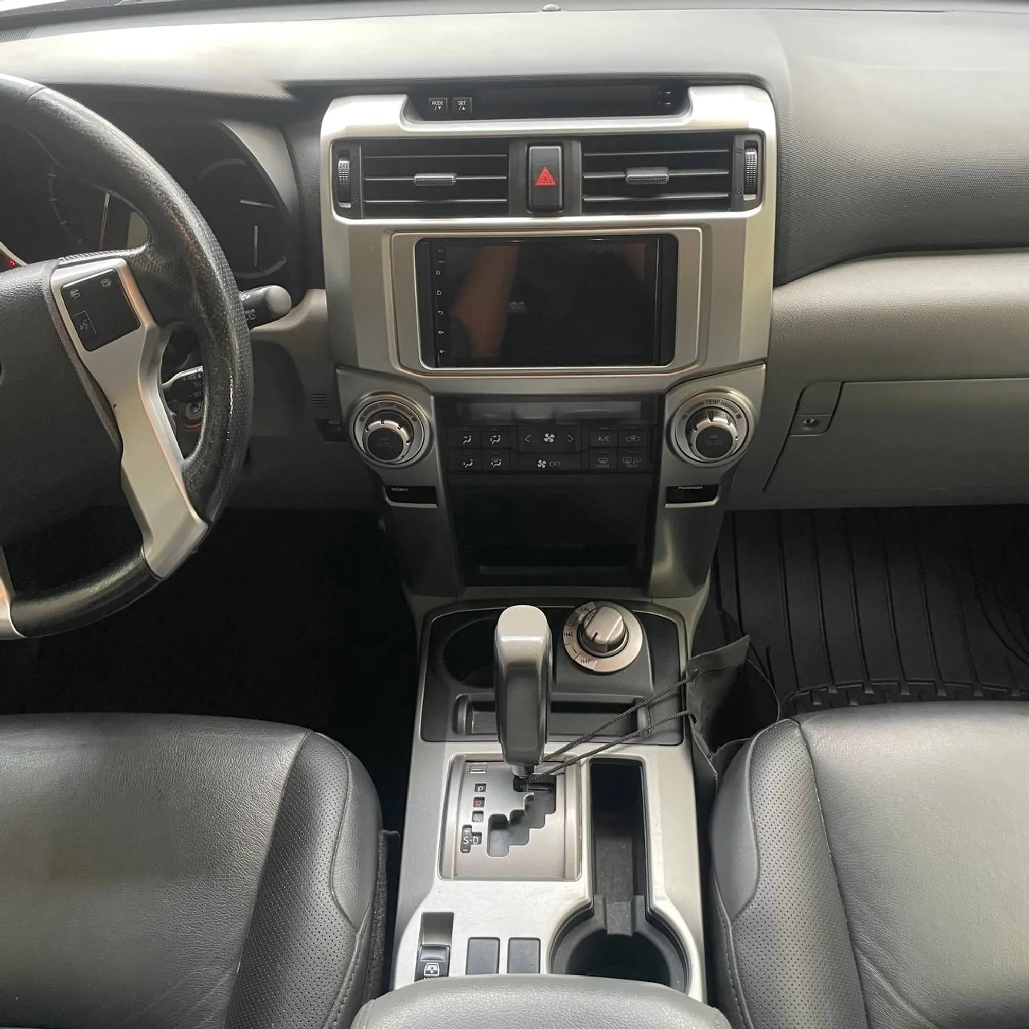 TOYOTA 4RUNNER SR5 2011 AT 4.000L PLATA 191.000KMS